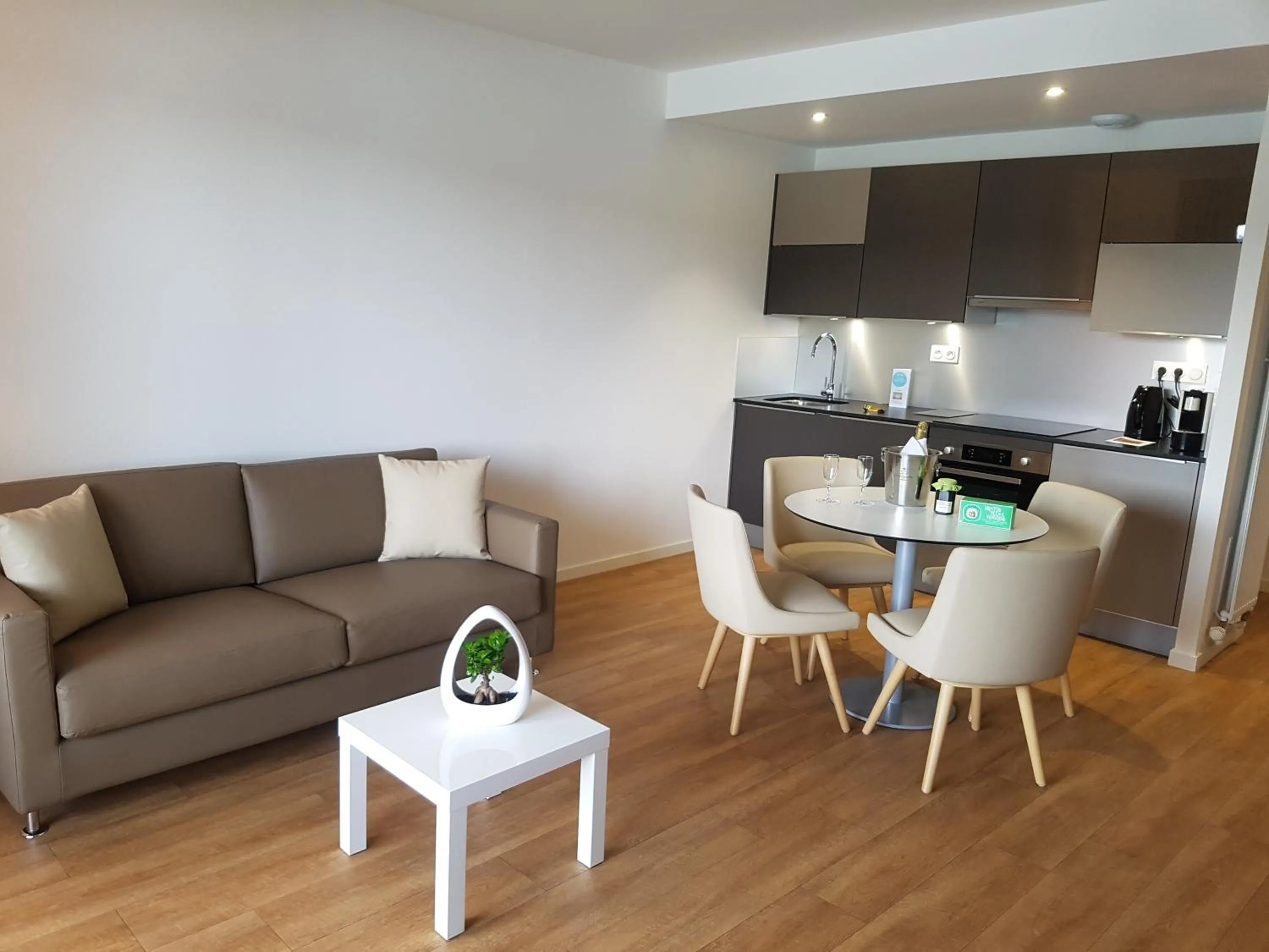 Kitchen or kitchenette in Hotel Spa Les Rives Sauvages