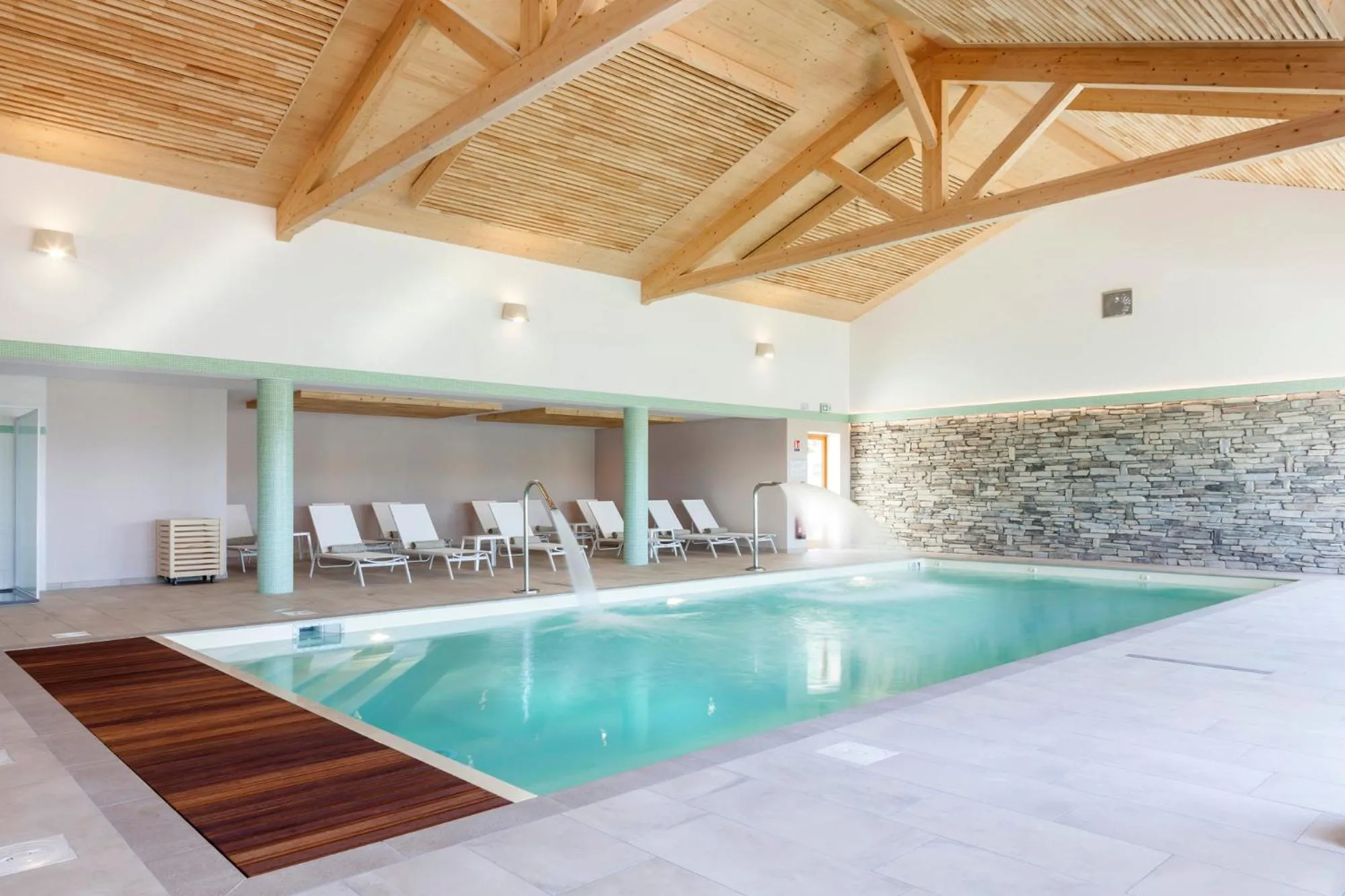 Swimming pool in Hotel Spa Les Rives Sauvages