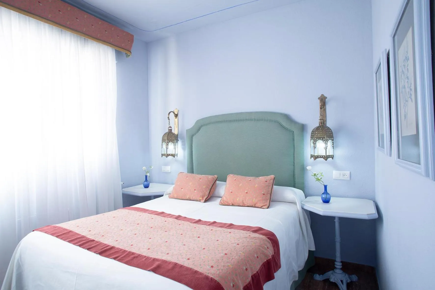 Bed in La Posada del Moro