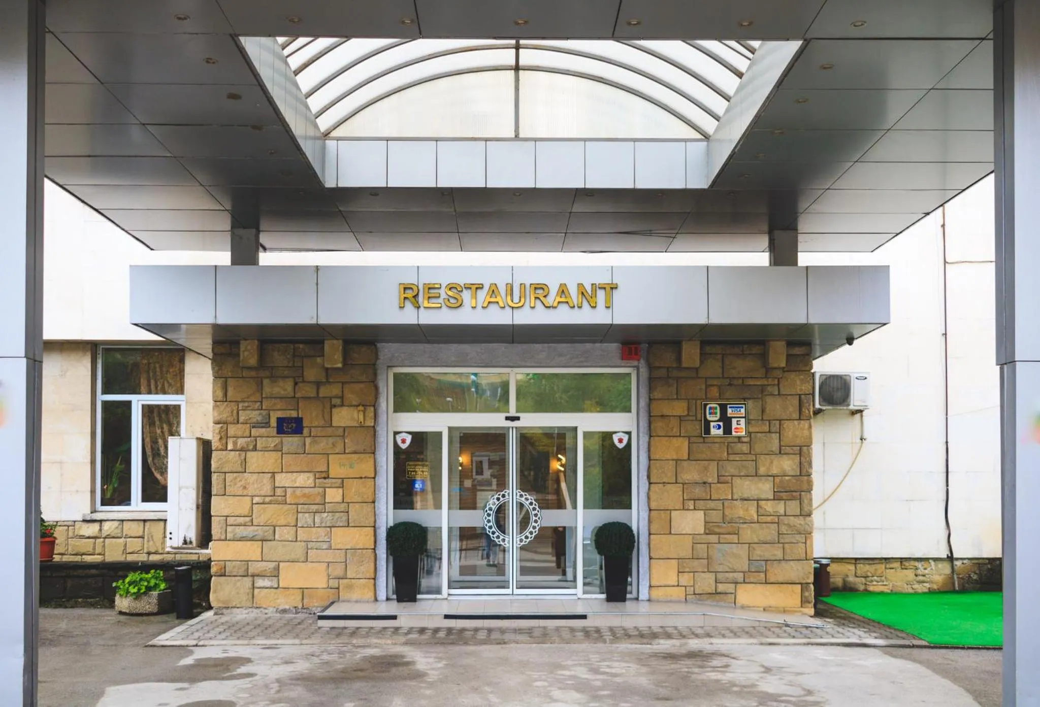 Facade/entrance in Hotel Balkan