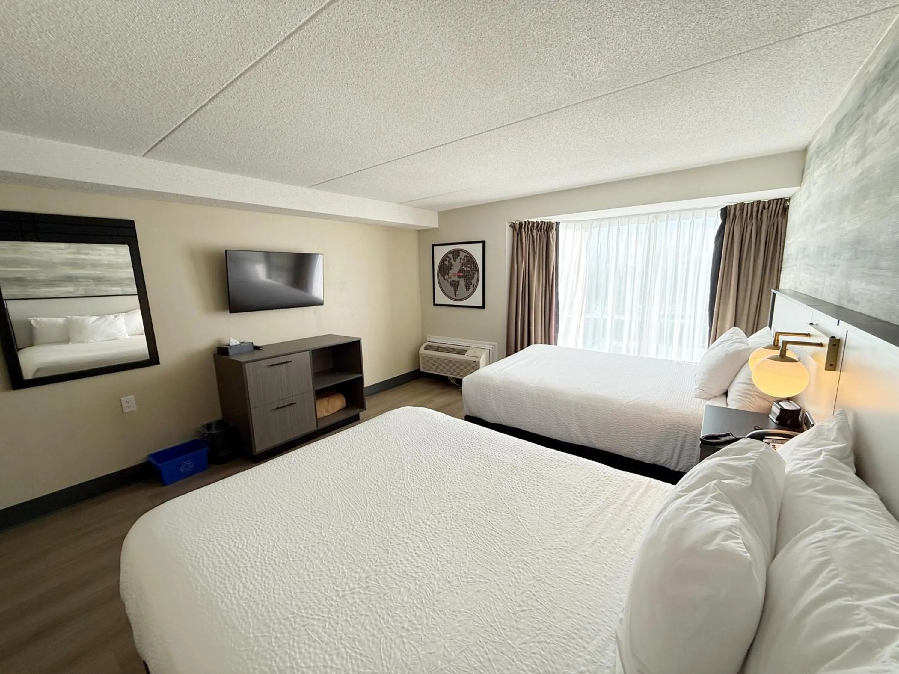 Bed in Ramada Plaza by Wyndham Niagara Falls