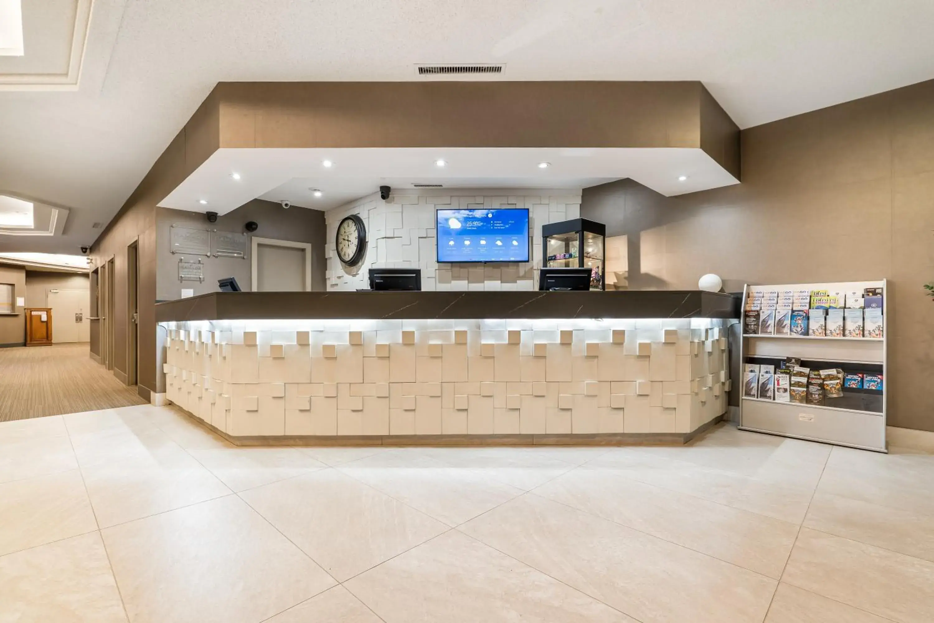 Lobby or reception in Ramada Plaza by Wyndham Niagara Falls Lobby or reception in Ramada Plaza by Wyndham Niagara Falls