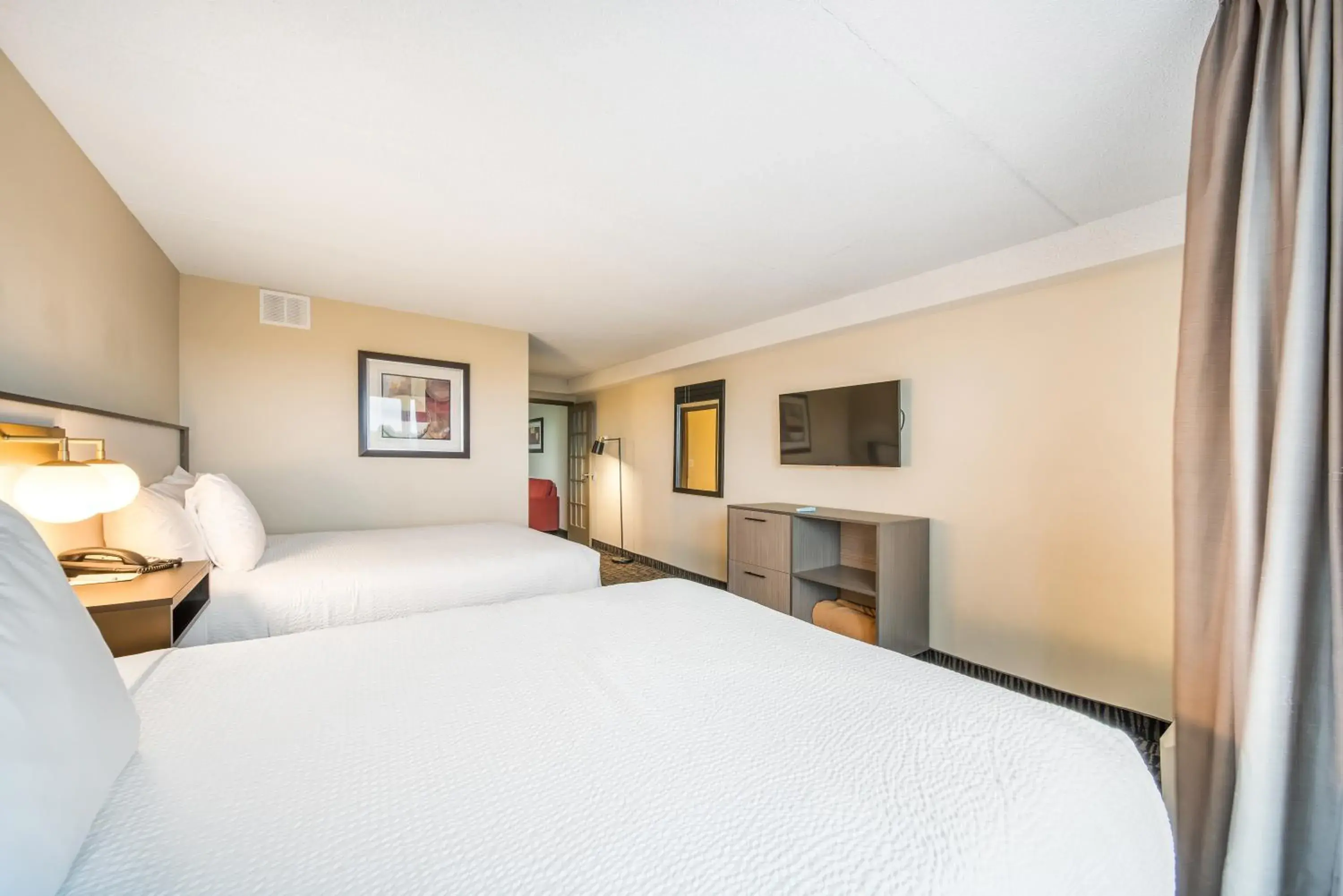 Bed in Ramada Plaza by Wyndham Niagara Falls Bed in Ramada Plaza by Wyndham Niagara Falls