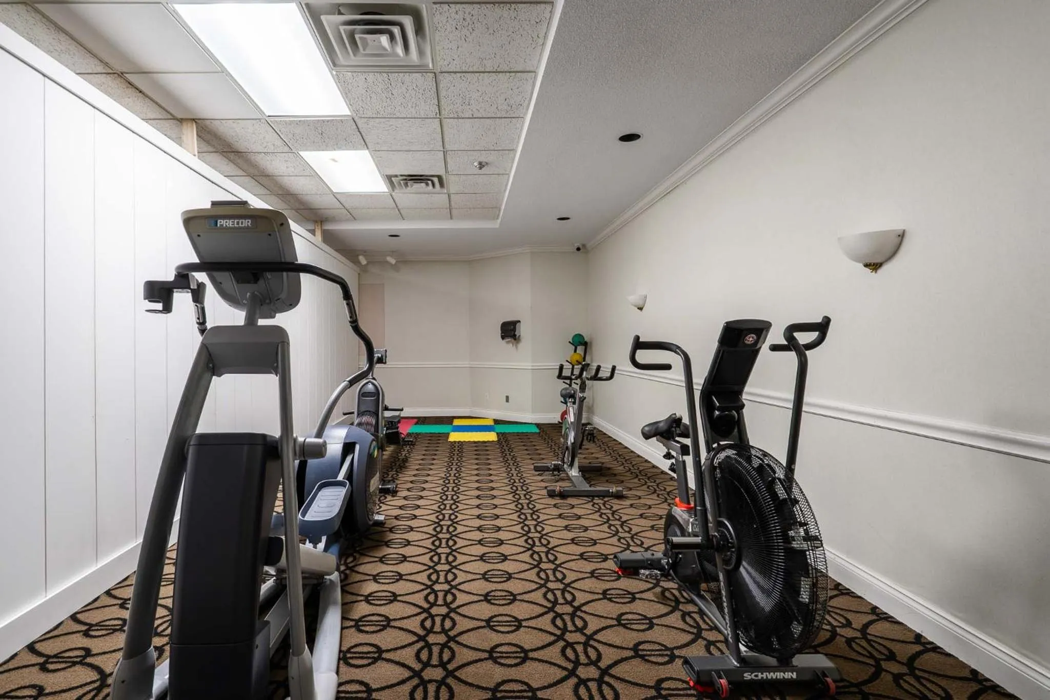 Fitness centre/facilities in Ramada Plaza by Wyndham Niagara Falls