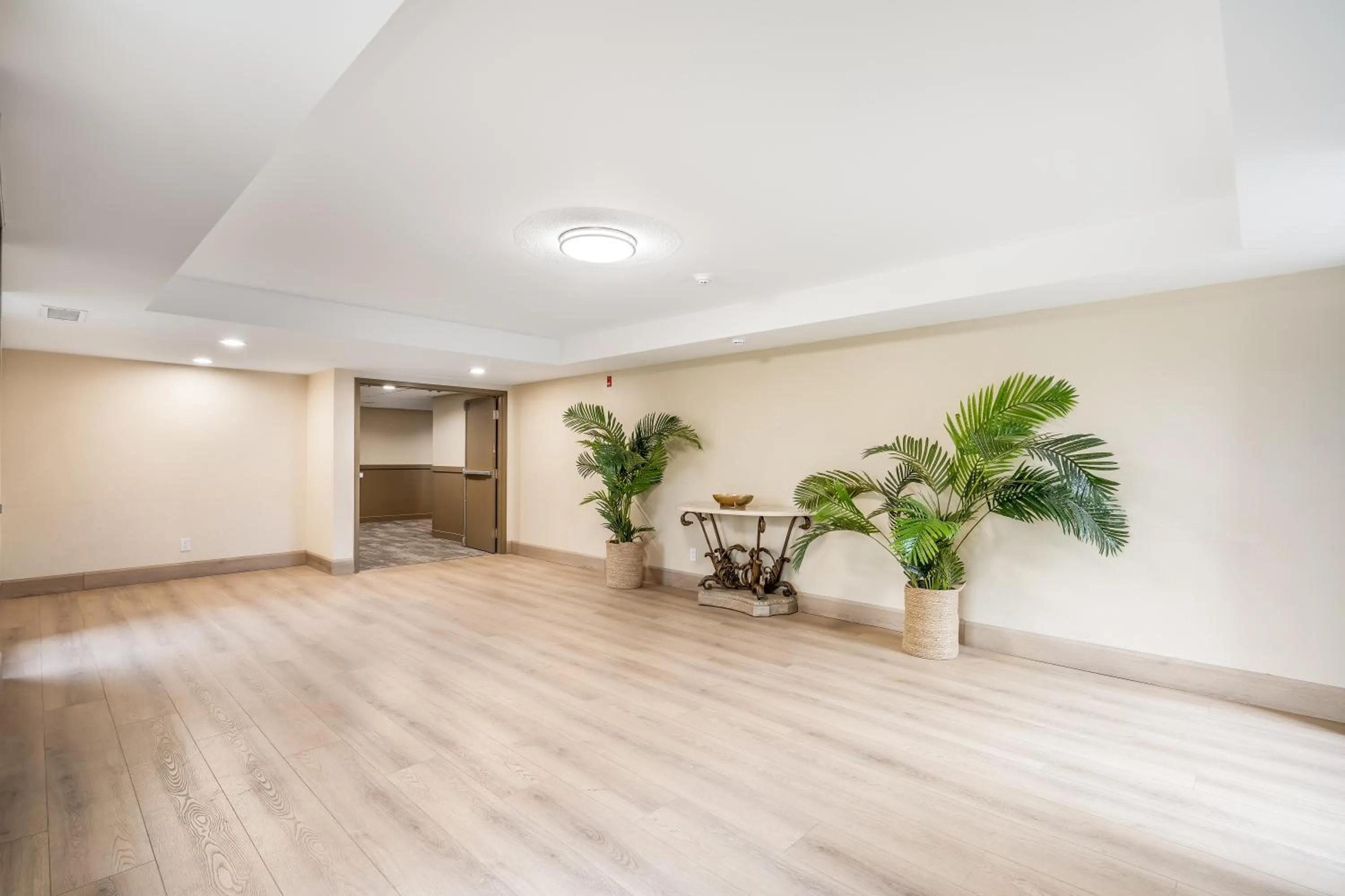 elevator in Ramada Plaza by Wyndham Niagara Falls