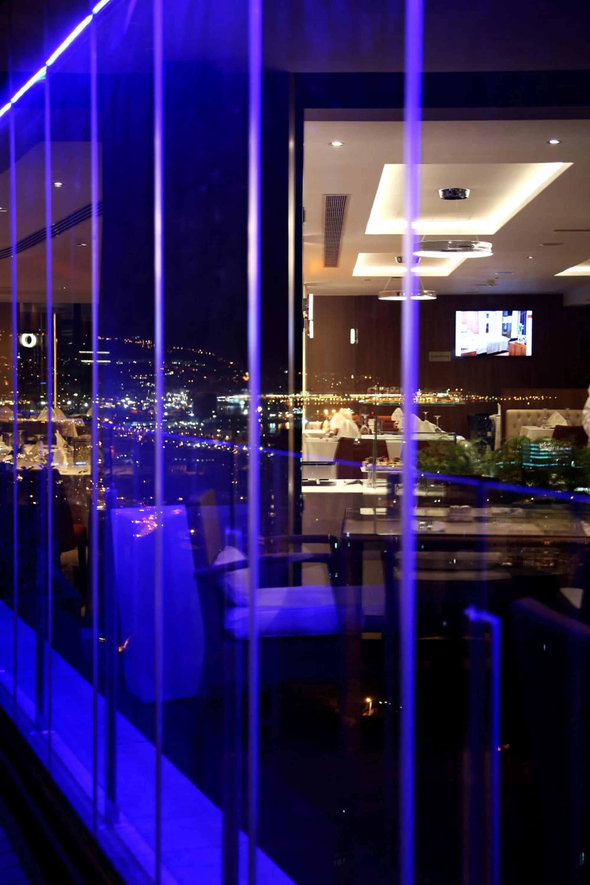 Restaurant/places to eat in Lamaraz Hotels