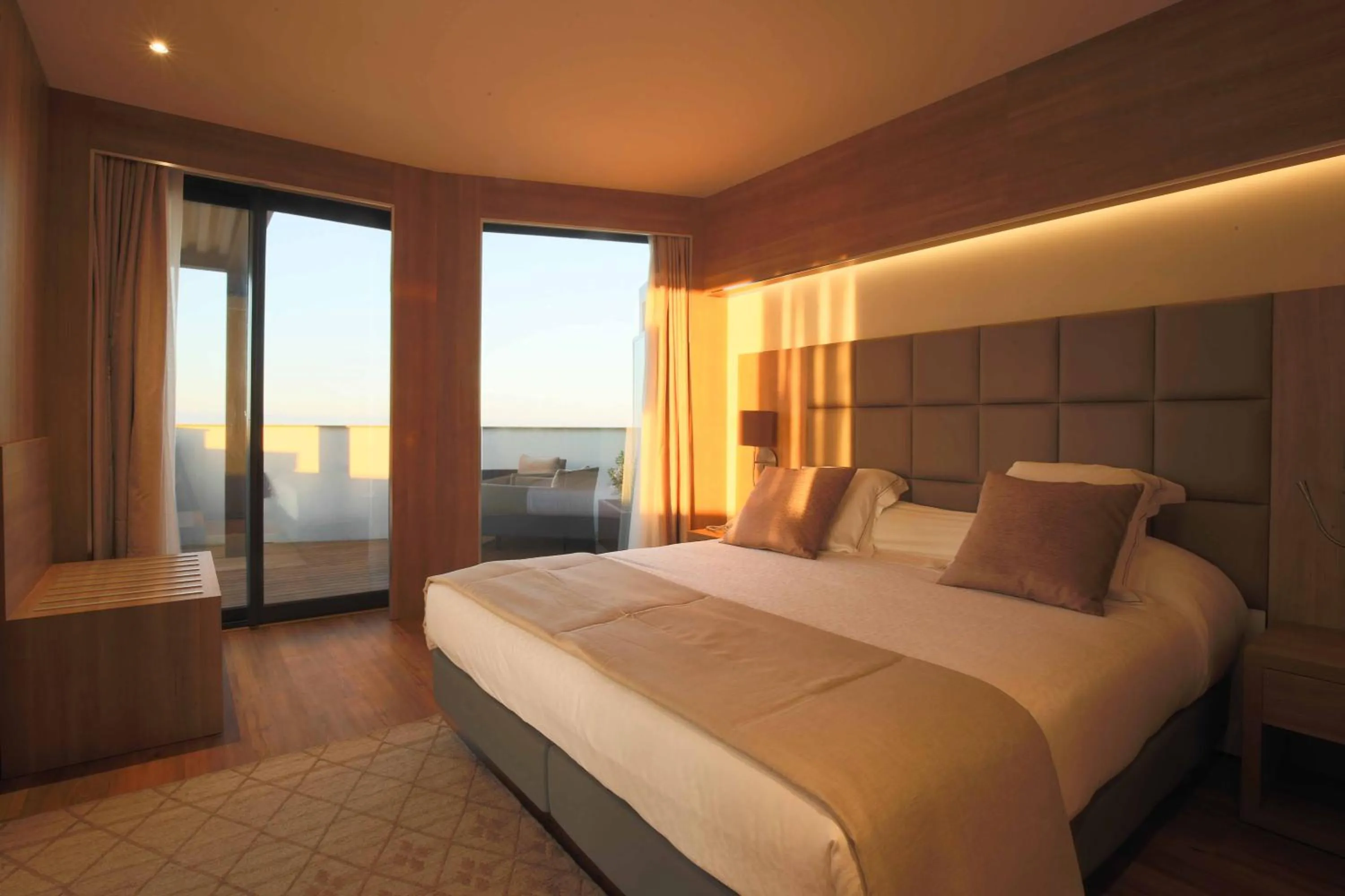 Sea view, Bed in Lamaraz Hotels