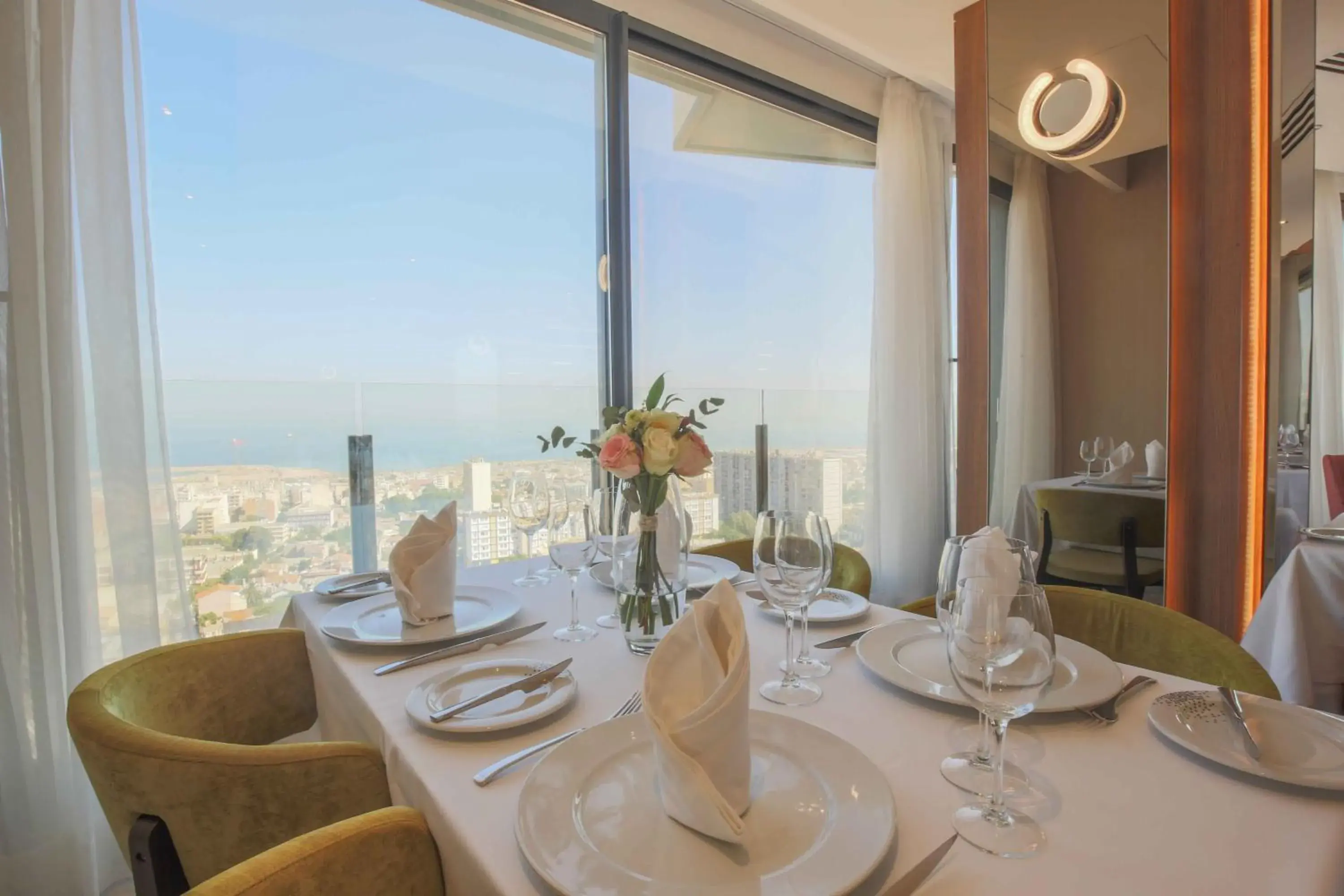 Restaurant/places to eat in Lamaraz Hotels Restaurant/places to eat in Lamaraz Hotels