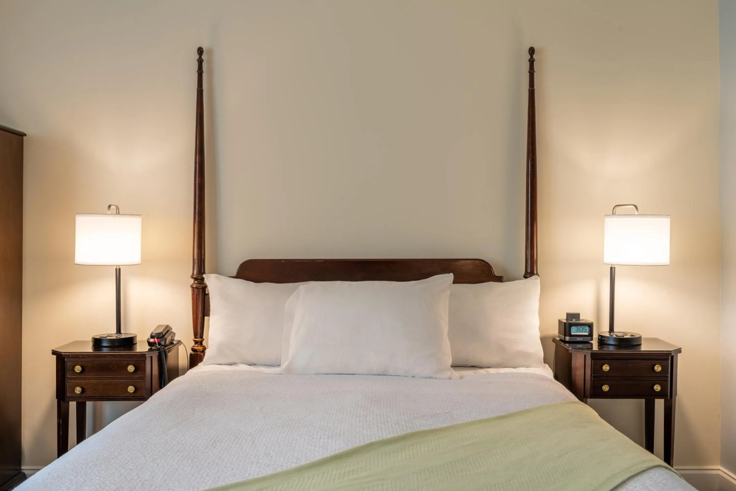 Bed in The Harraseeket Inn & Event House Freeport Downtown