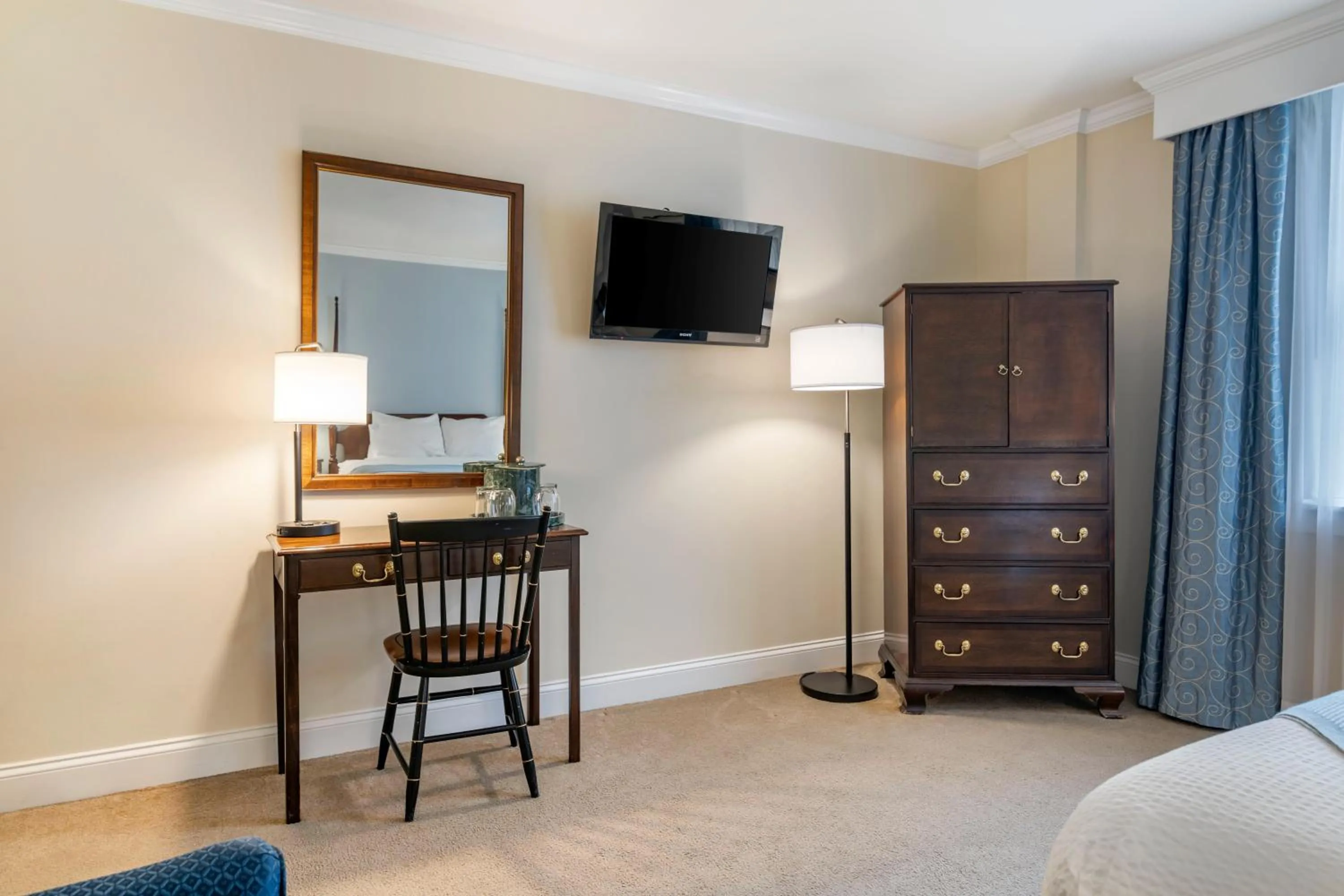 TV and multimedia, Bed in The Harraseeket Inn & Event House Freeport Downtown