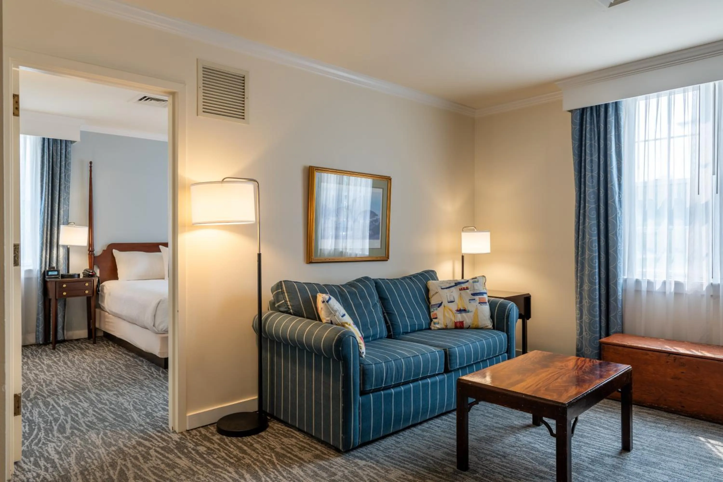 Living room, Bed in The Harraseeket Inn & Event House Freeport Downtown