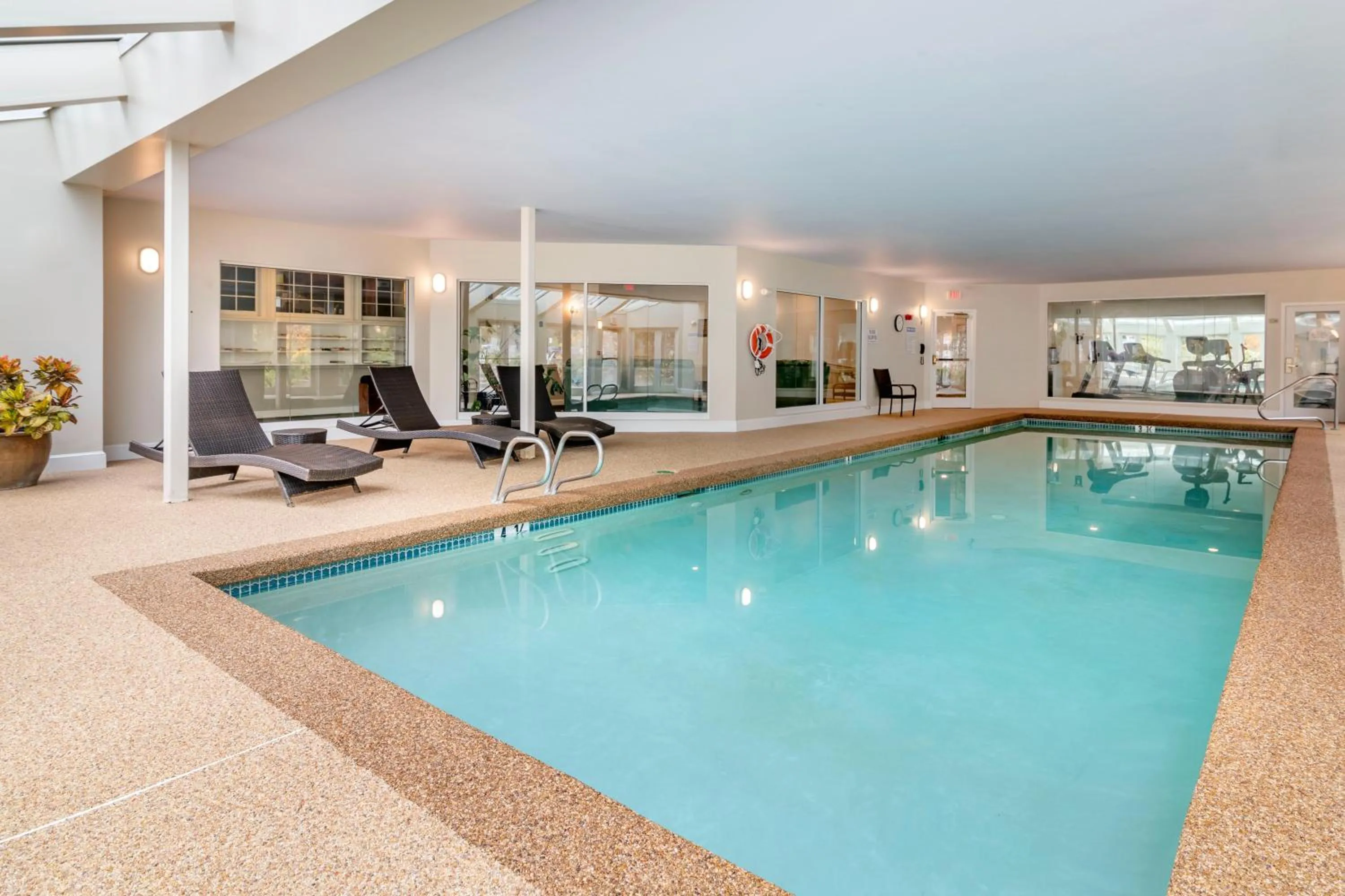 Swimming pool in The Harraseeket Inn & Event House Freeport Downtown