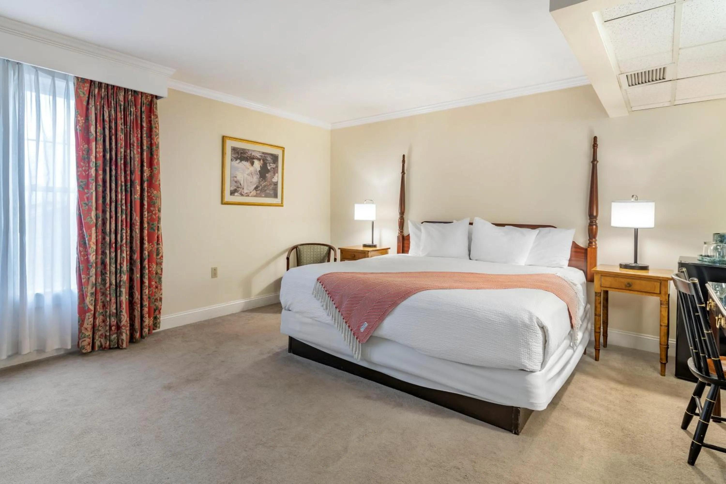 Bed in The Harraseeket Inn & Event House Freeport Downtown