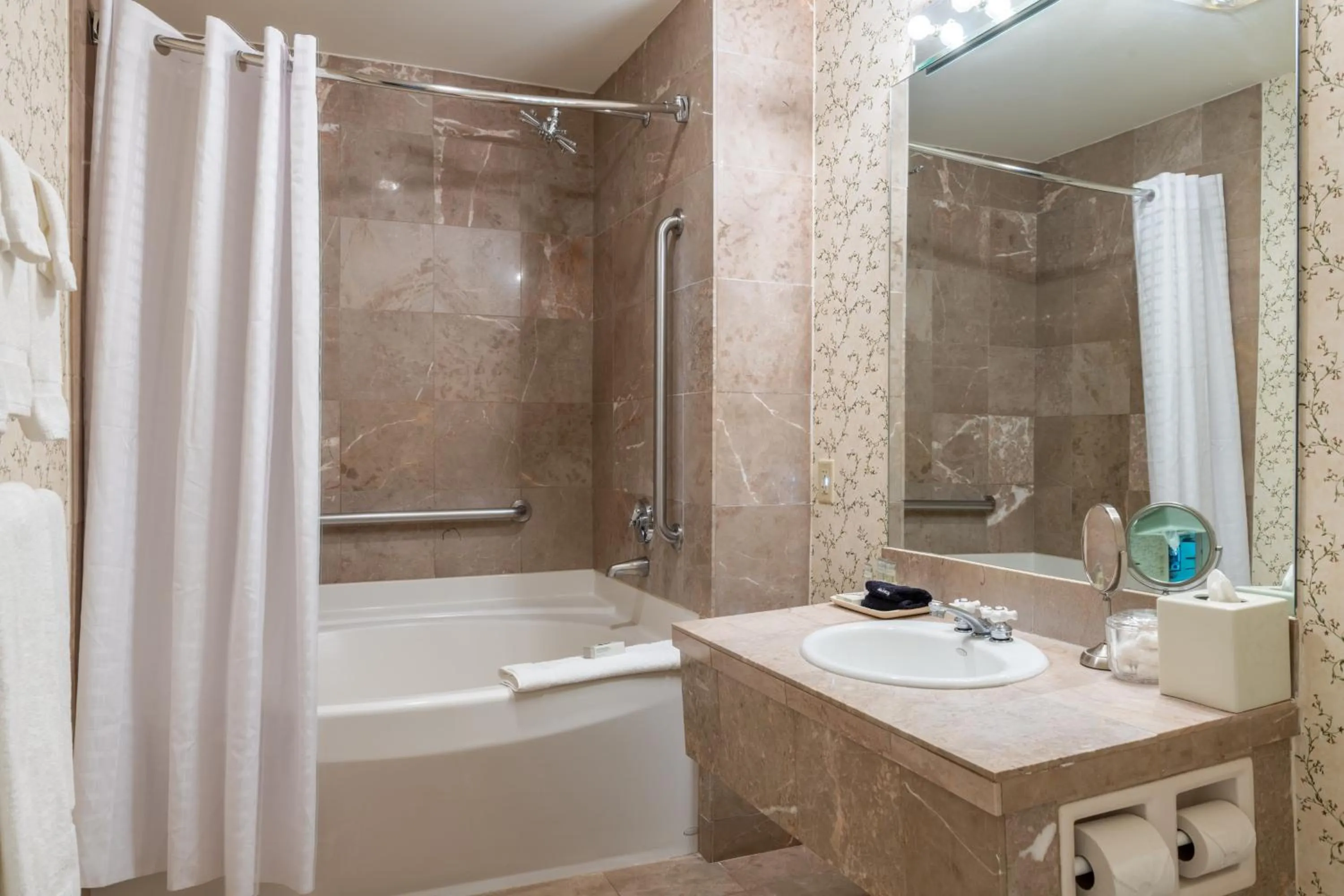 Bathroom in The Harraseeket Inn & Event House Freeport Downtown