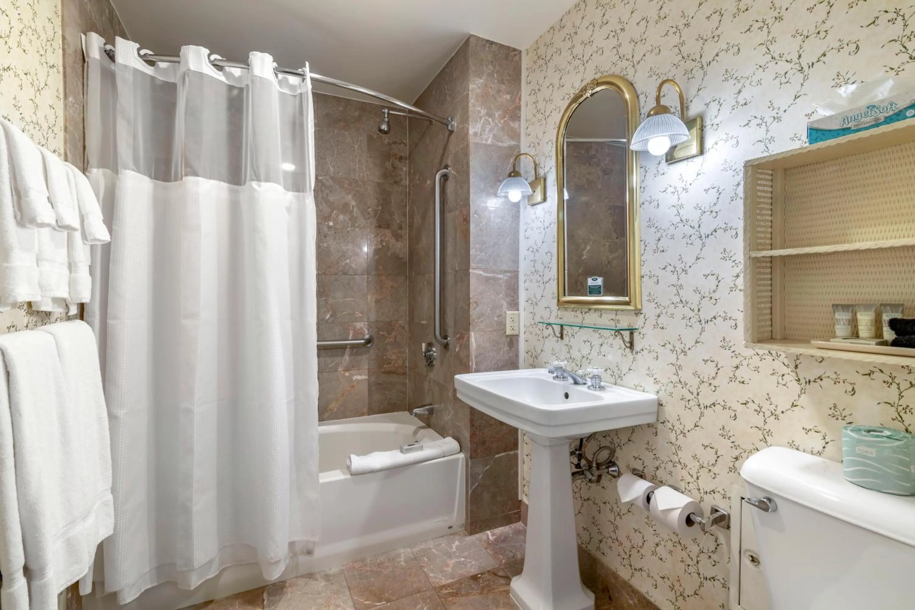 Toilet in The Harraseeket Inn & Event House Freeport Downtown