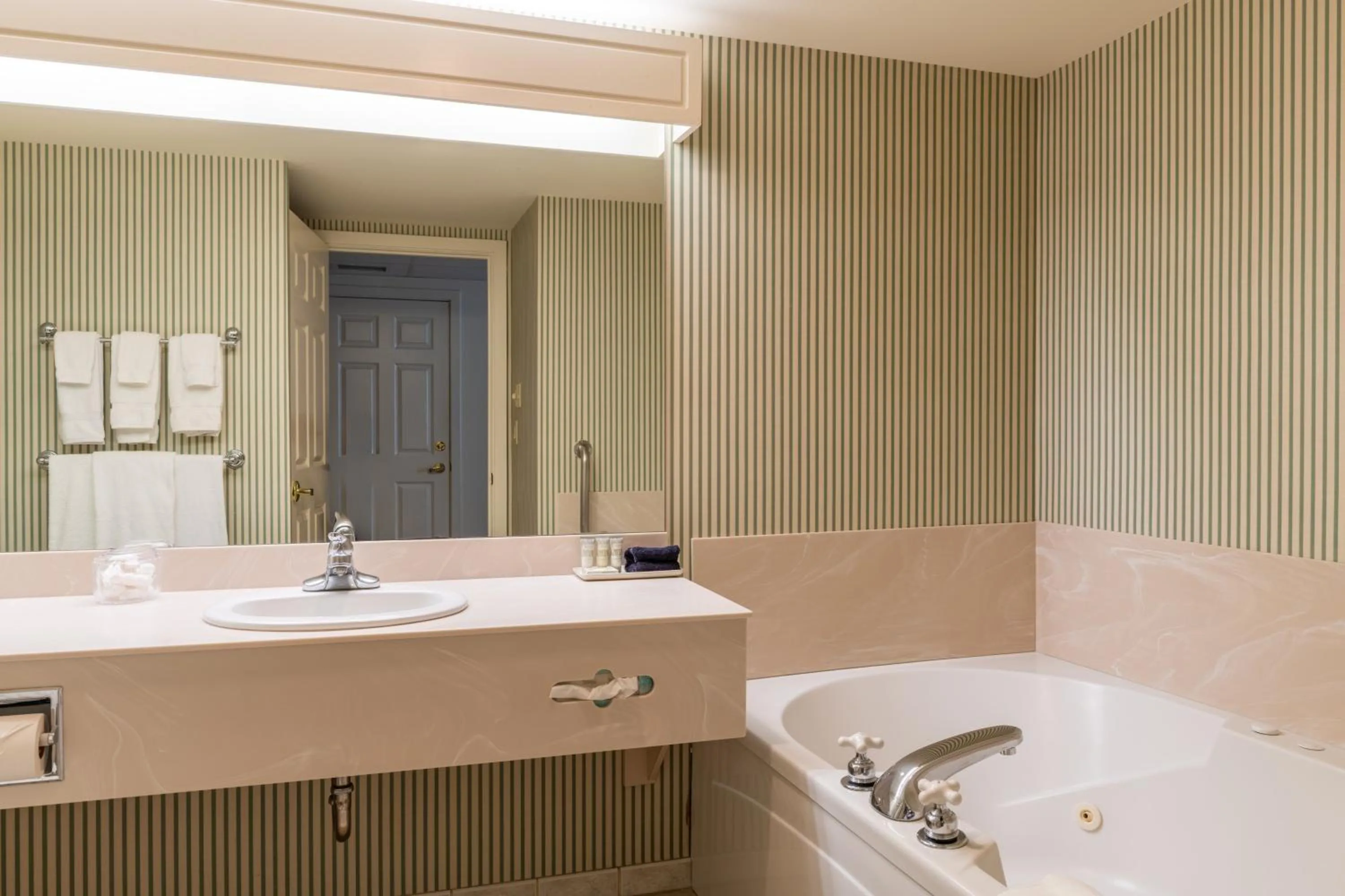 Bathroom in The Harraseeket Inn & Event House Freeport Downtown