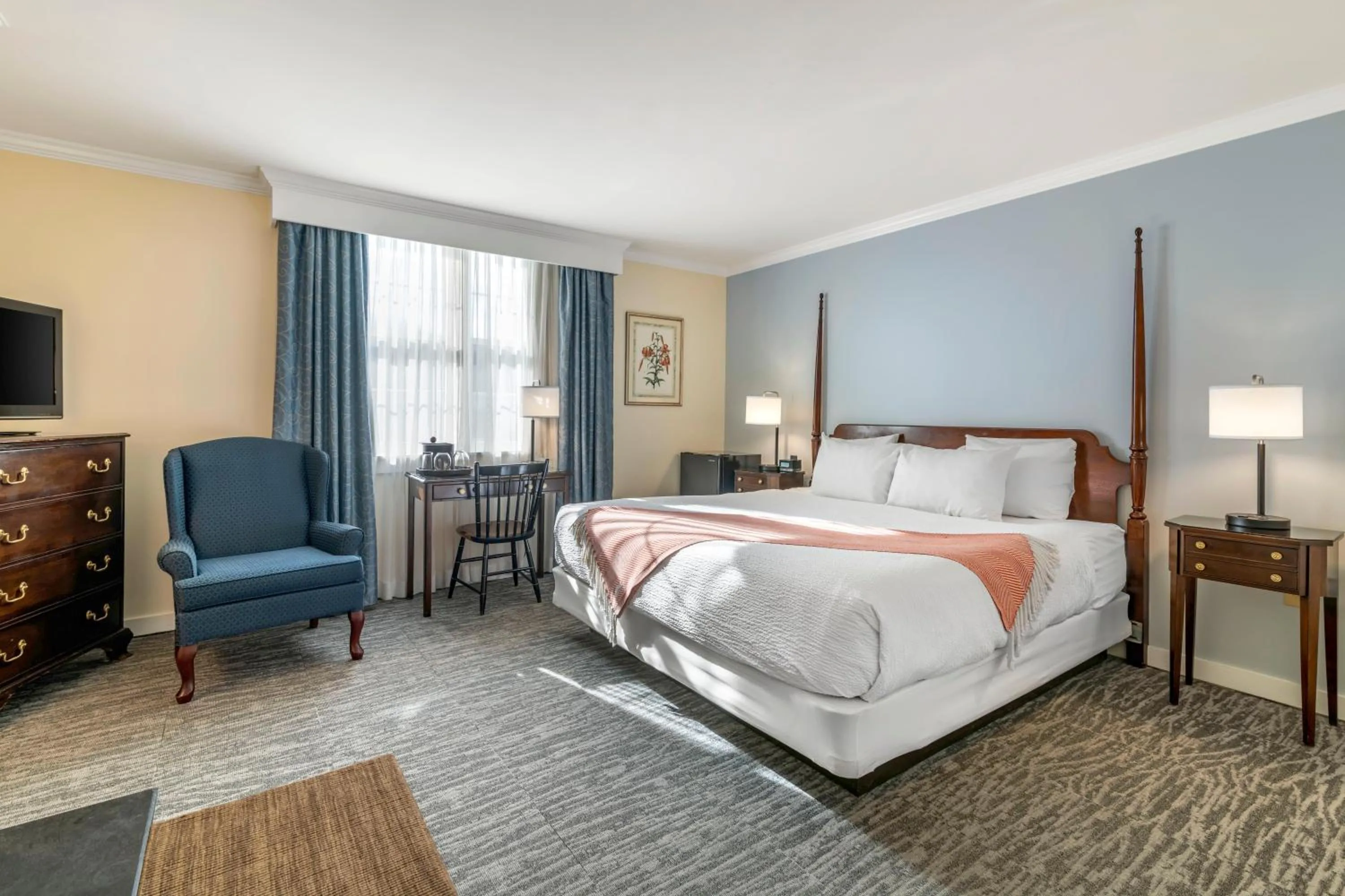 Bed in The Harraseeket Inn & Event House Freeport Downtown