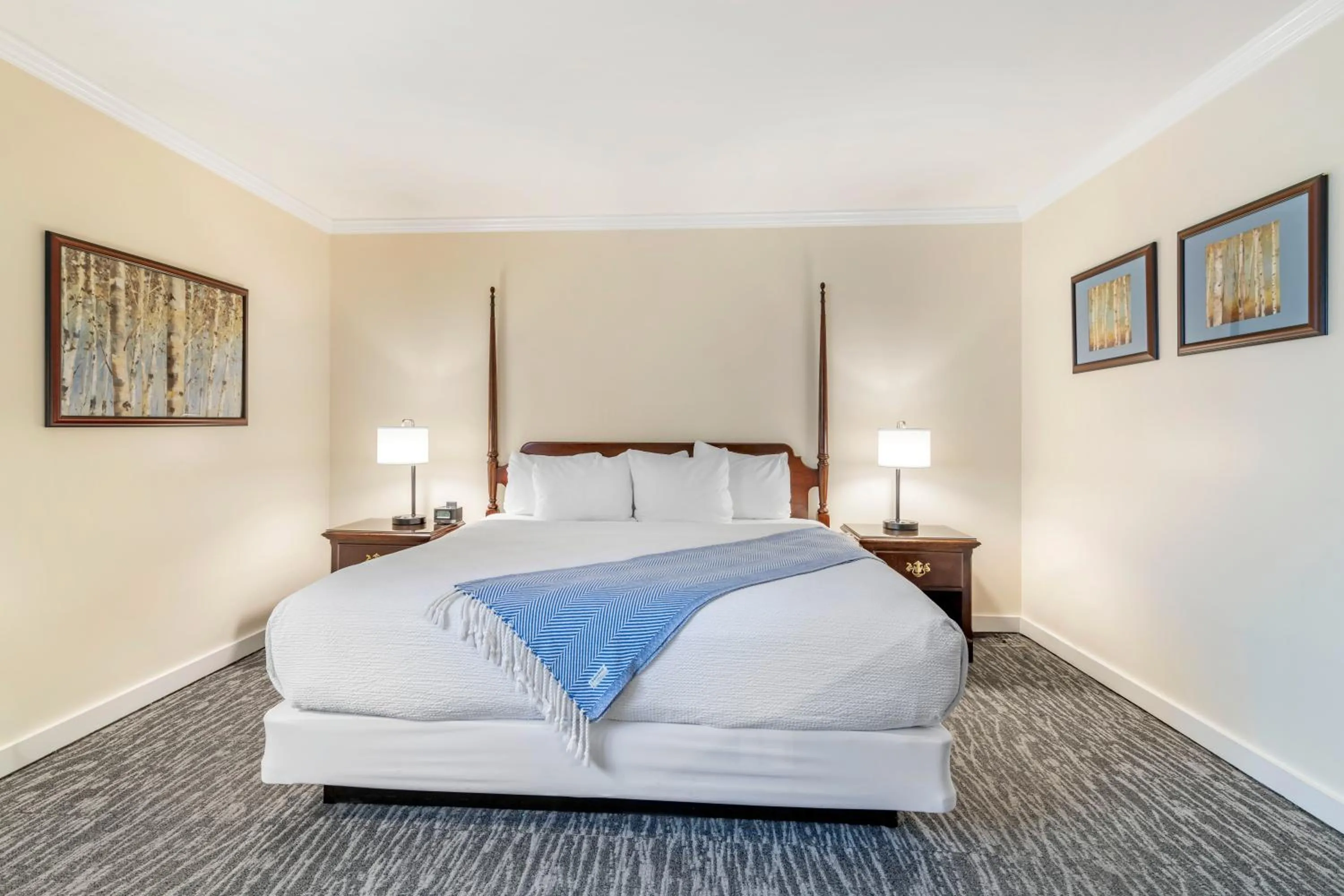 Bed in The Harraseeket Inn & Event House Freeport Downtown