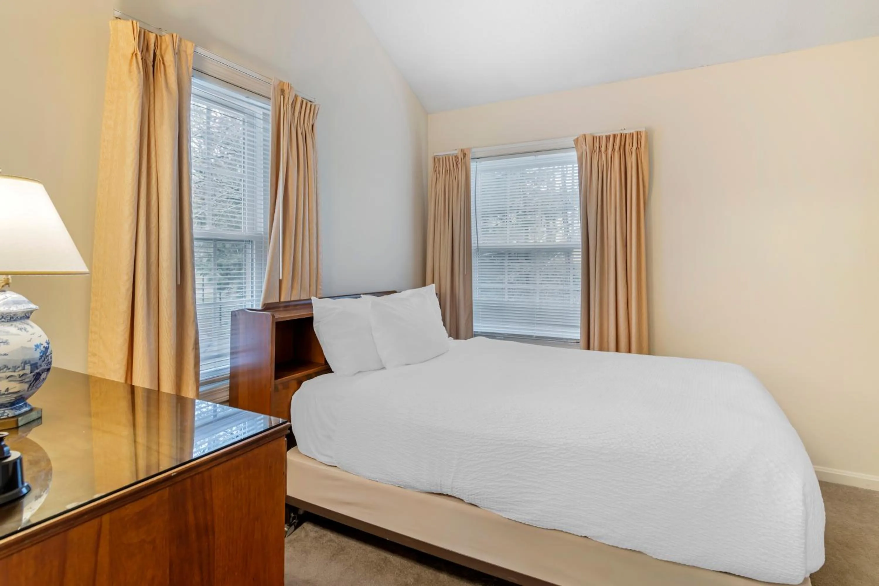 Bed in The Harraseeket Inn & Event House Freeport Downtown