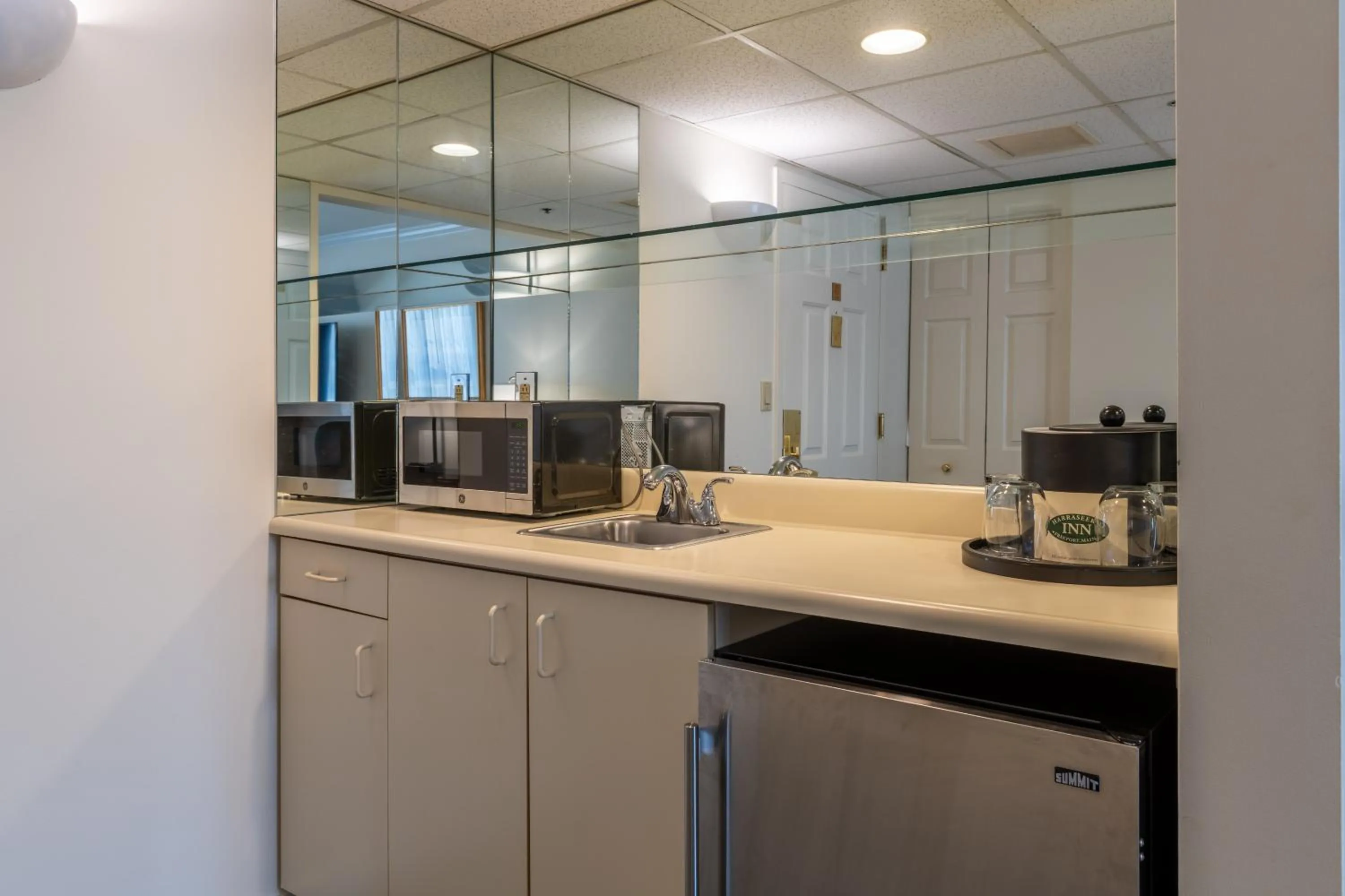 Kitchen or kitchenette in The Harraseeket Inn & Event House Freeport Downtown