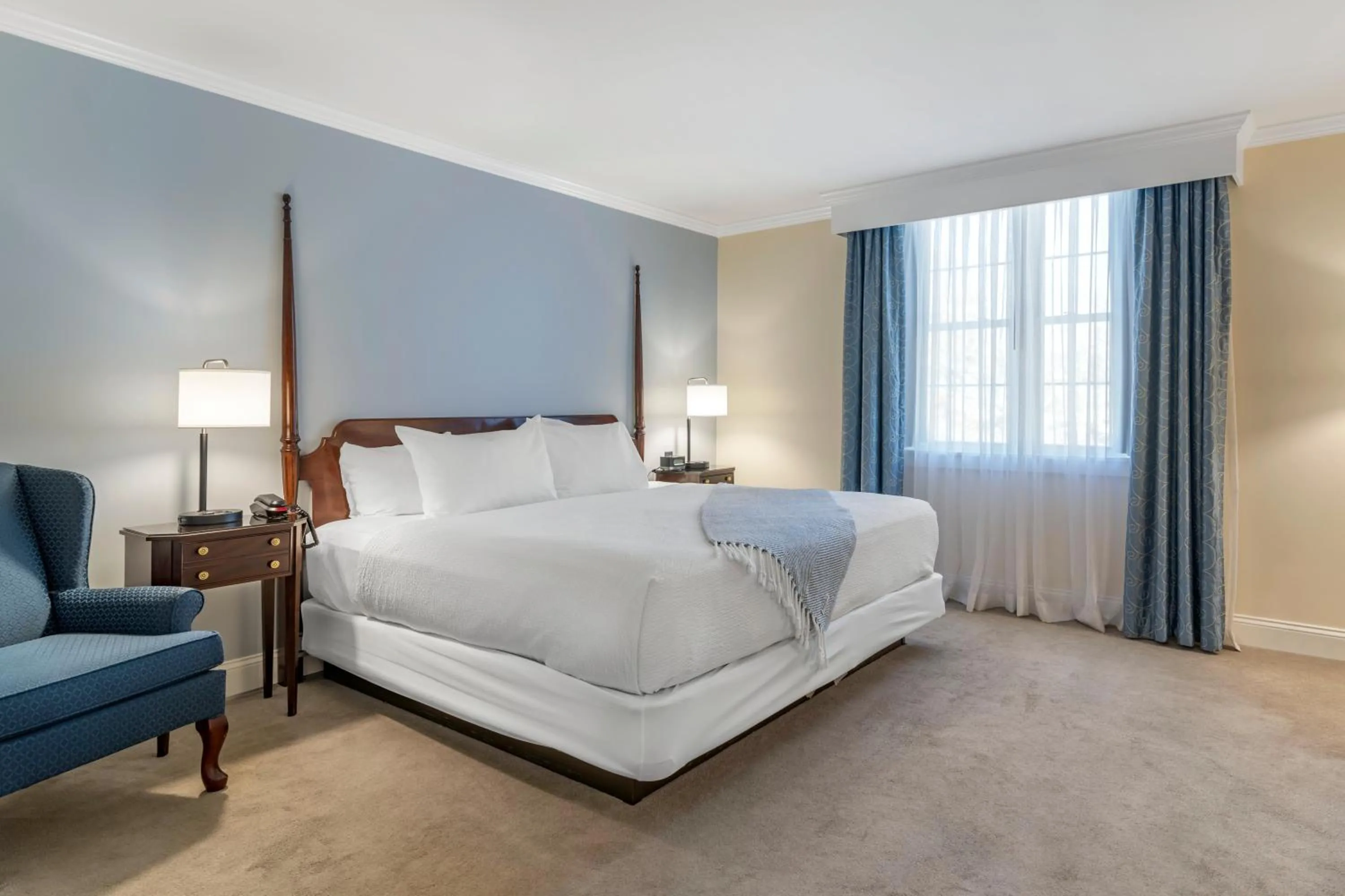 Bed in The Harraseeket Inn & Event House Freeport Downtown