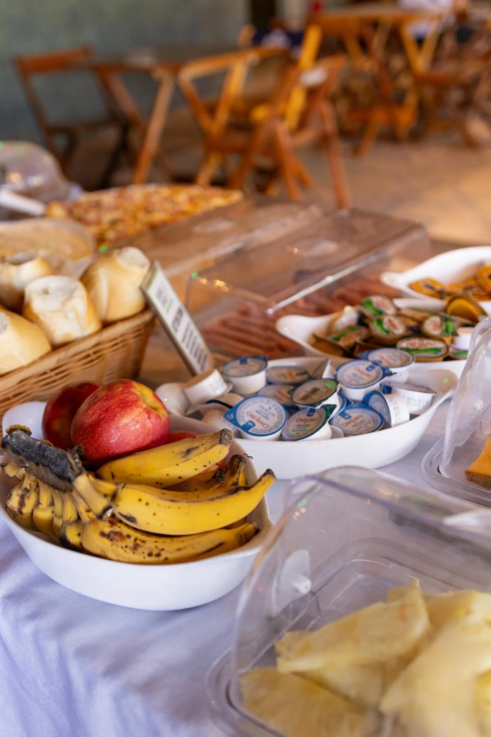 Buffet breakfast in Che Lagarto Hostel Ilha Grande