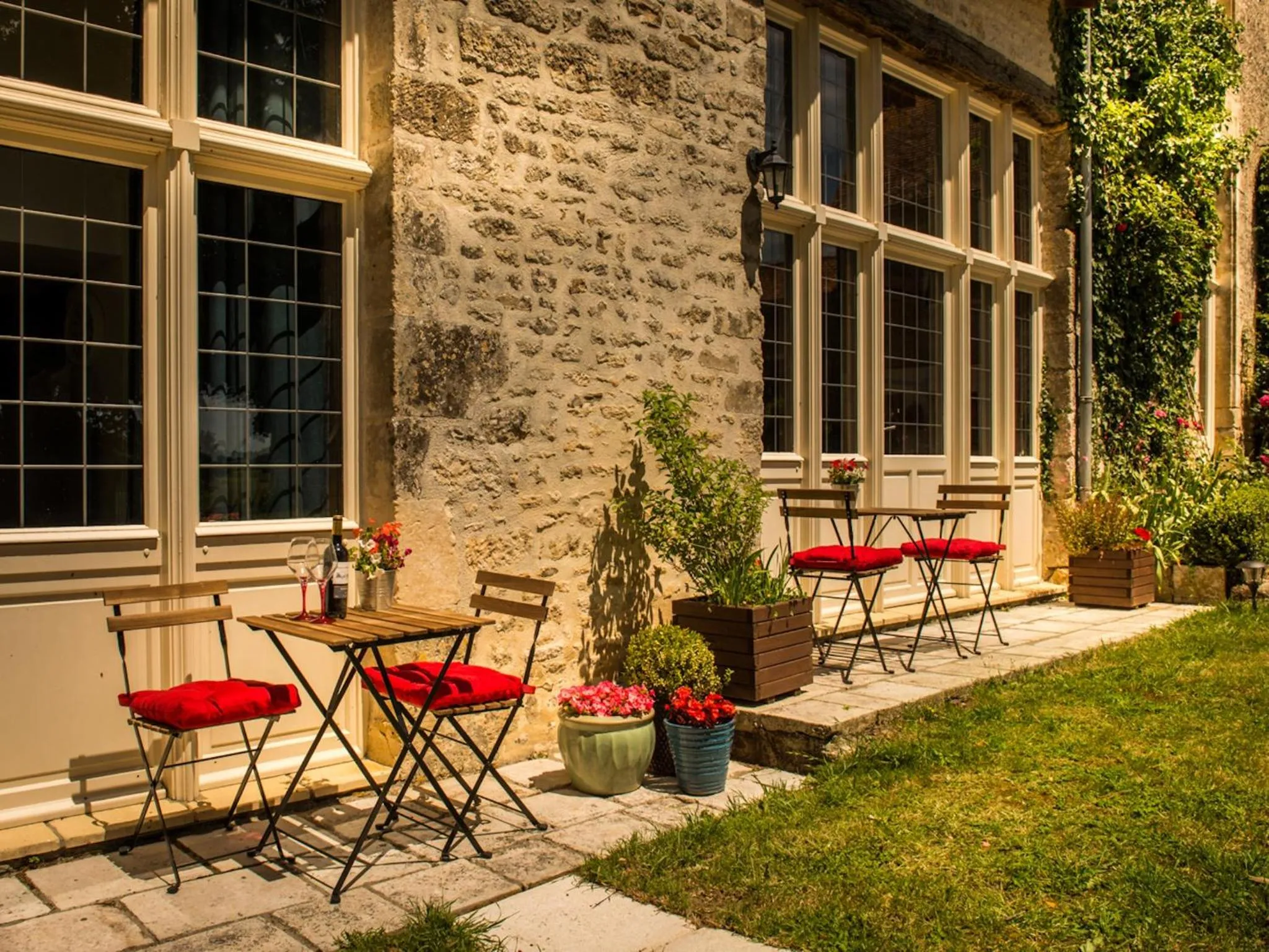 Property building in Chateau Le Retail