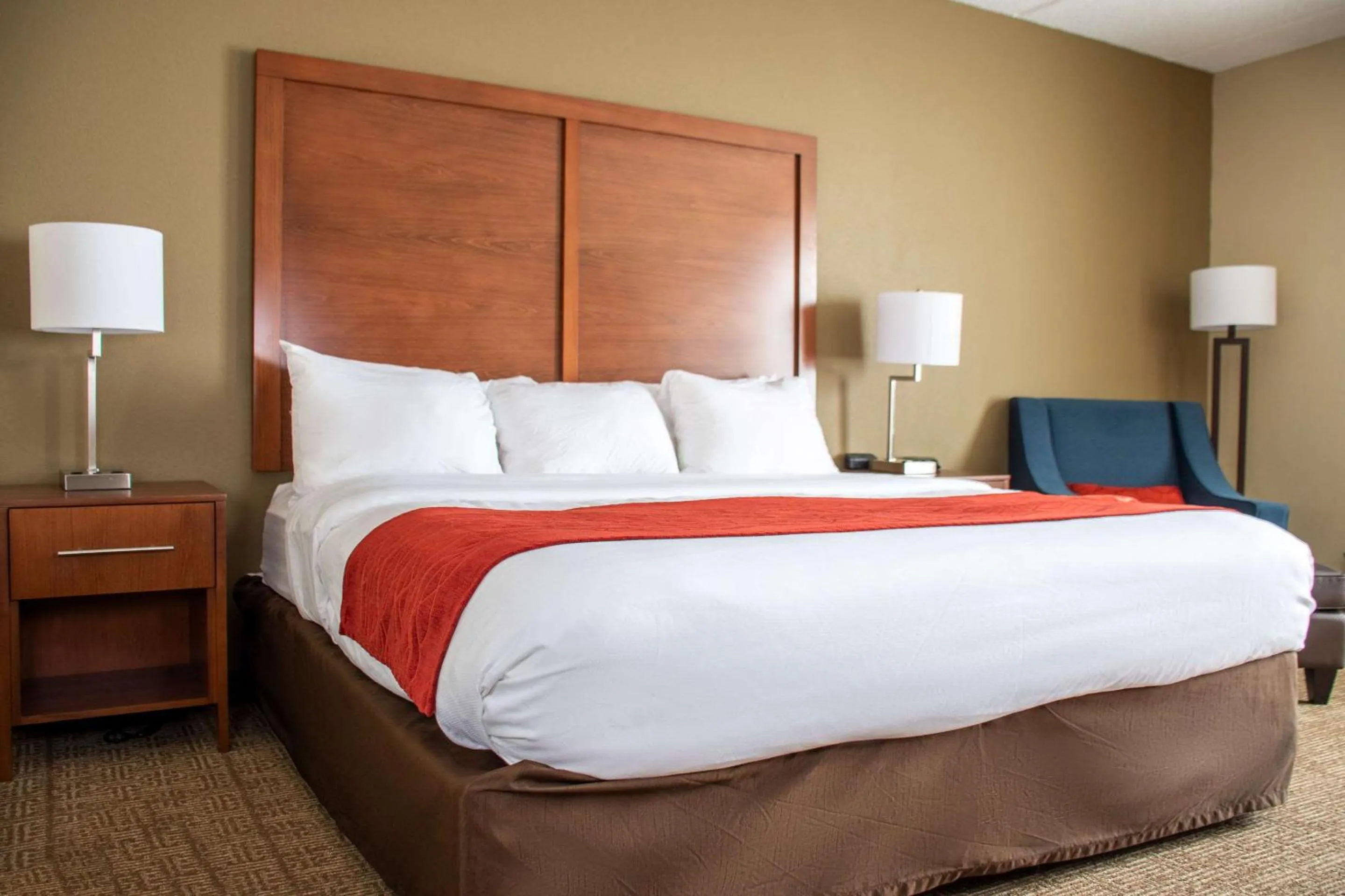 Bedroom, Bed in Comfort Inn Dickson