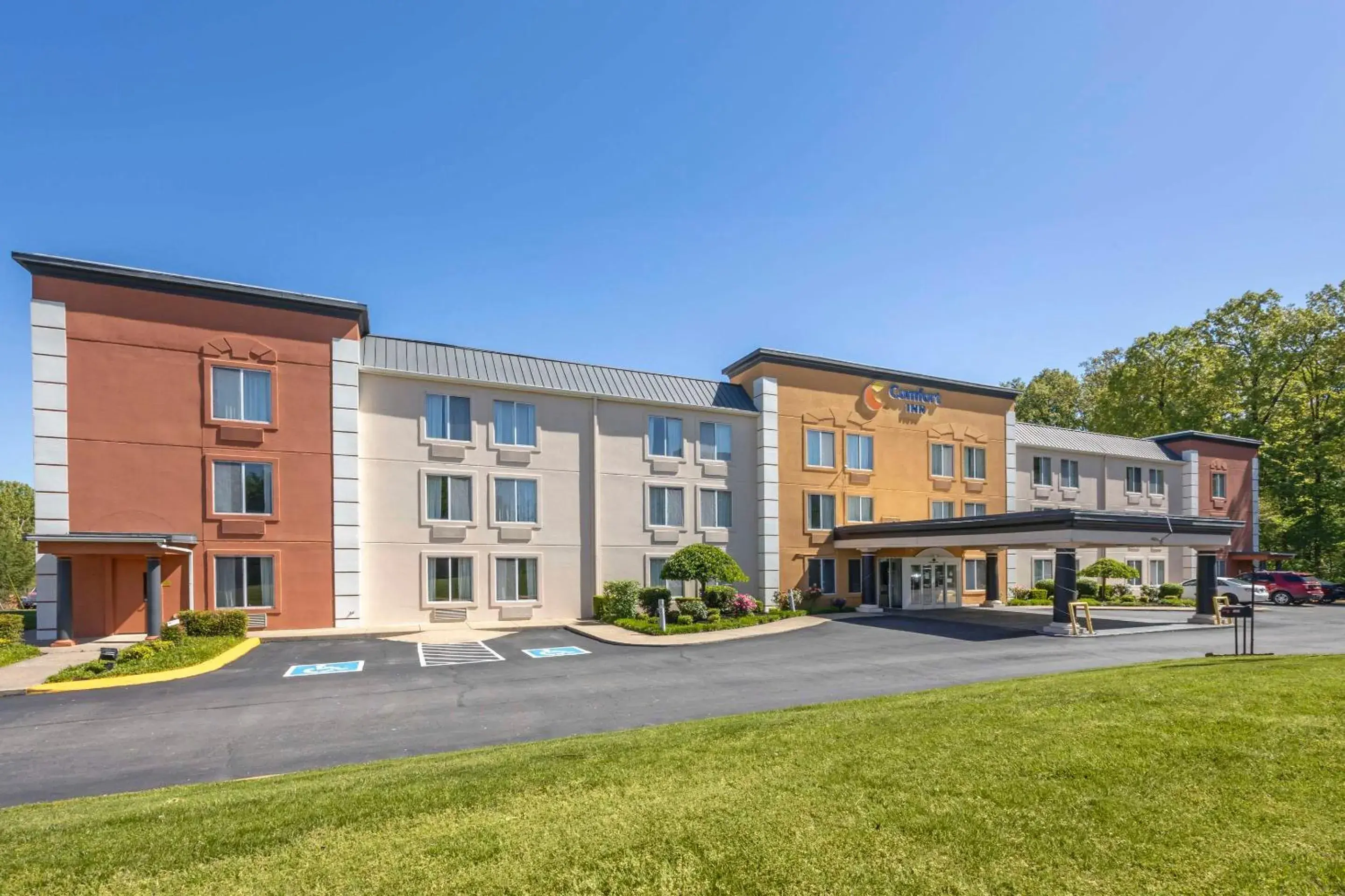 Property building in Comfort Inn Dickson Property building in Comfort Inn Dickson