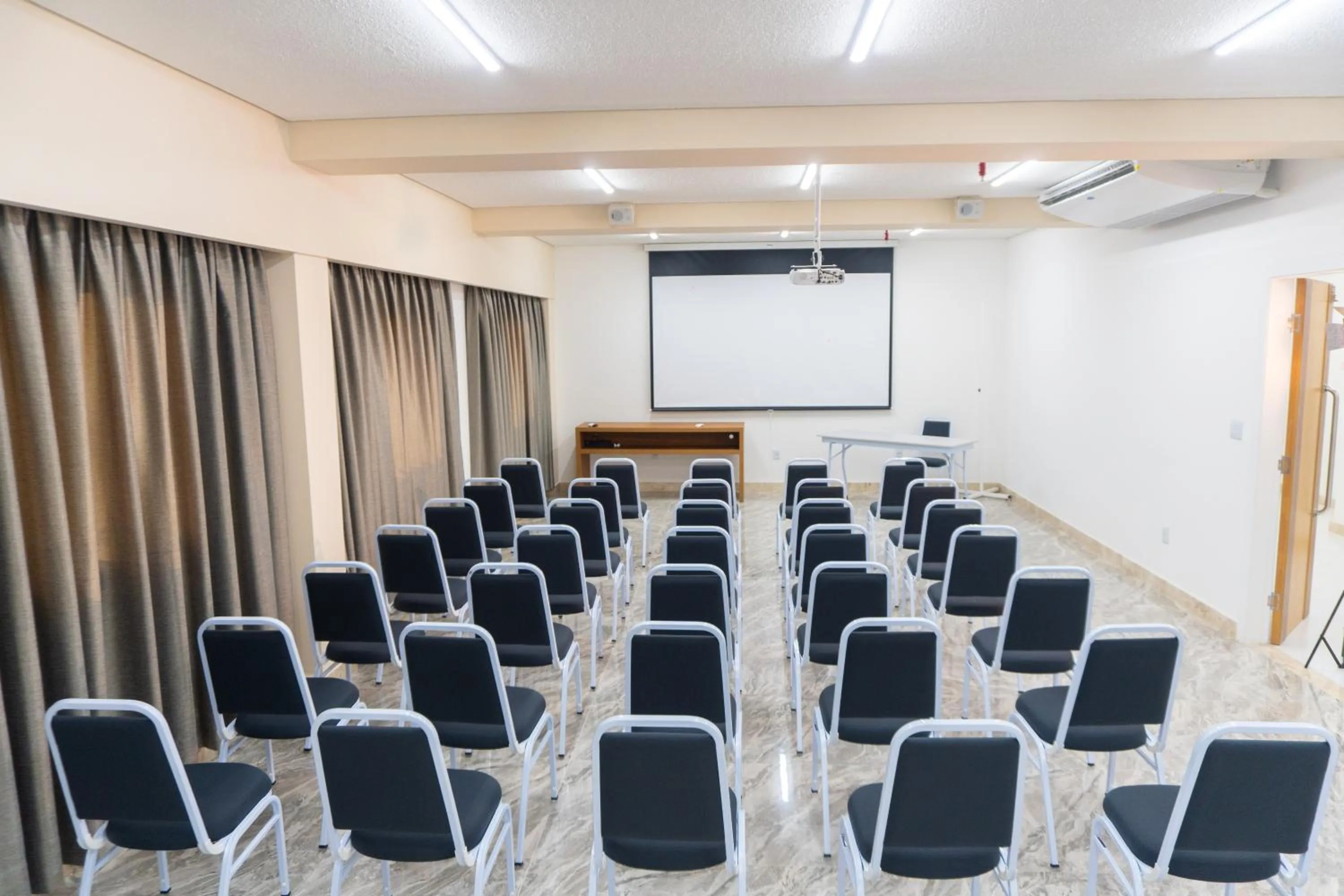 Meeting/conference room in ibis Vitoria da Conquista