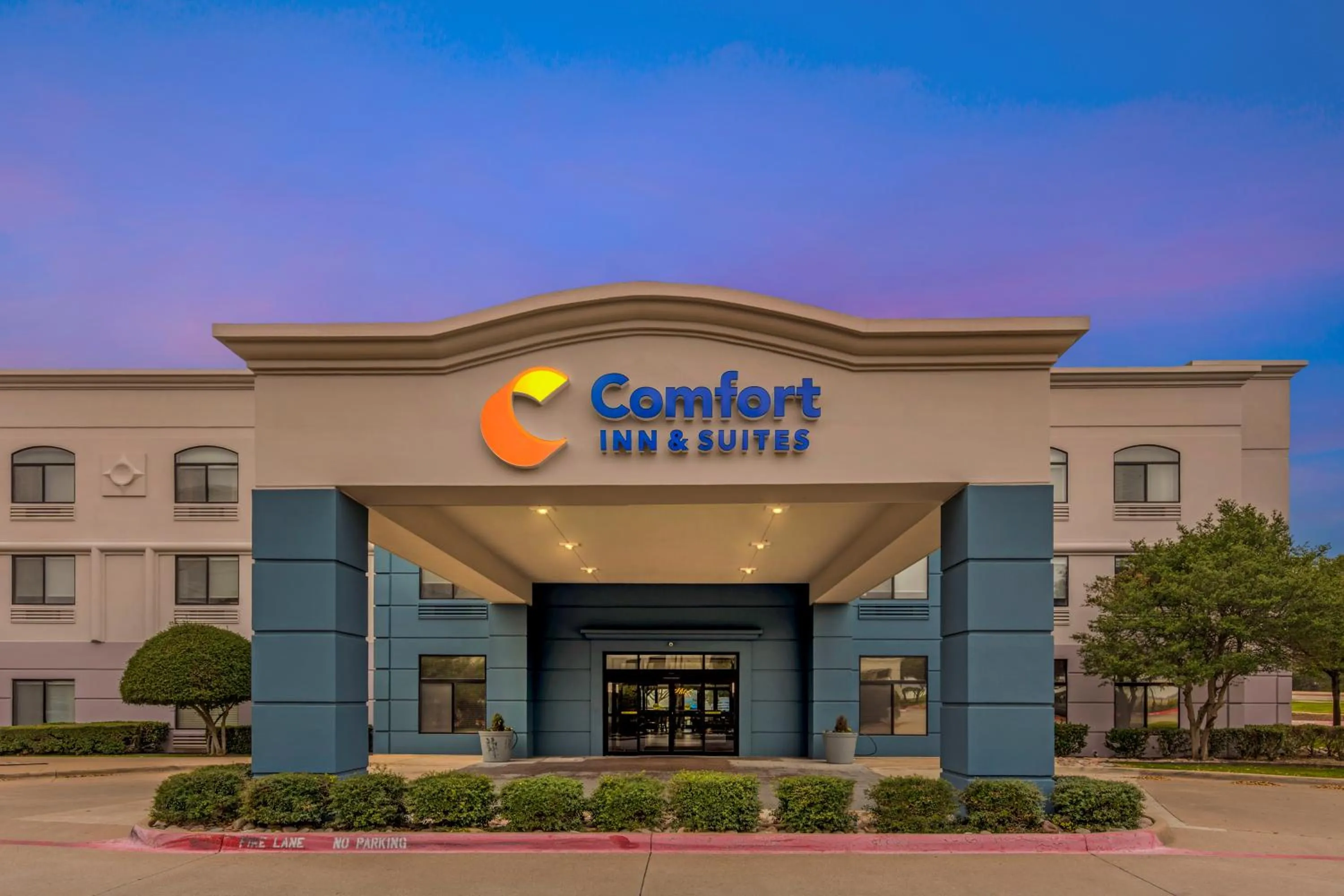 Property building in Comfort Inn & Suites Irving Las Colinas DFW