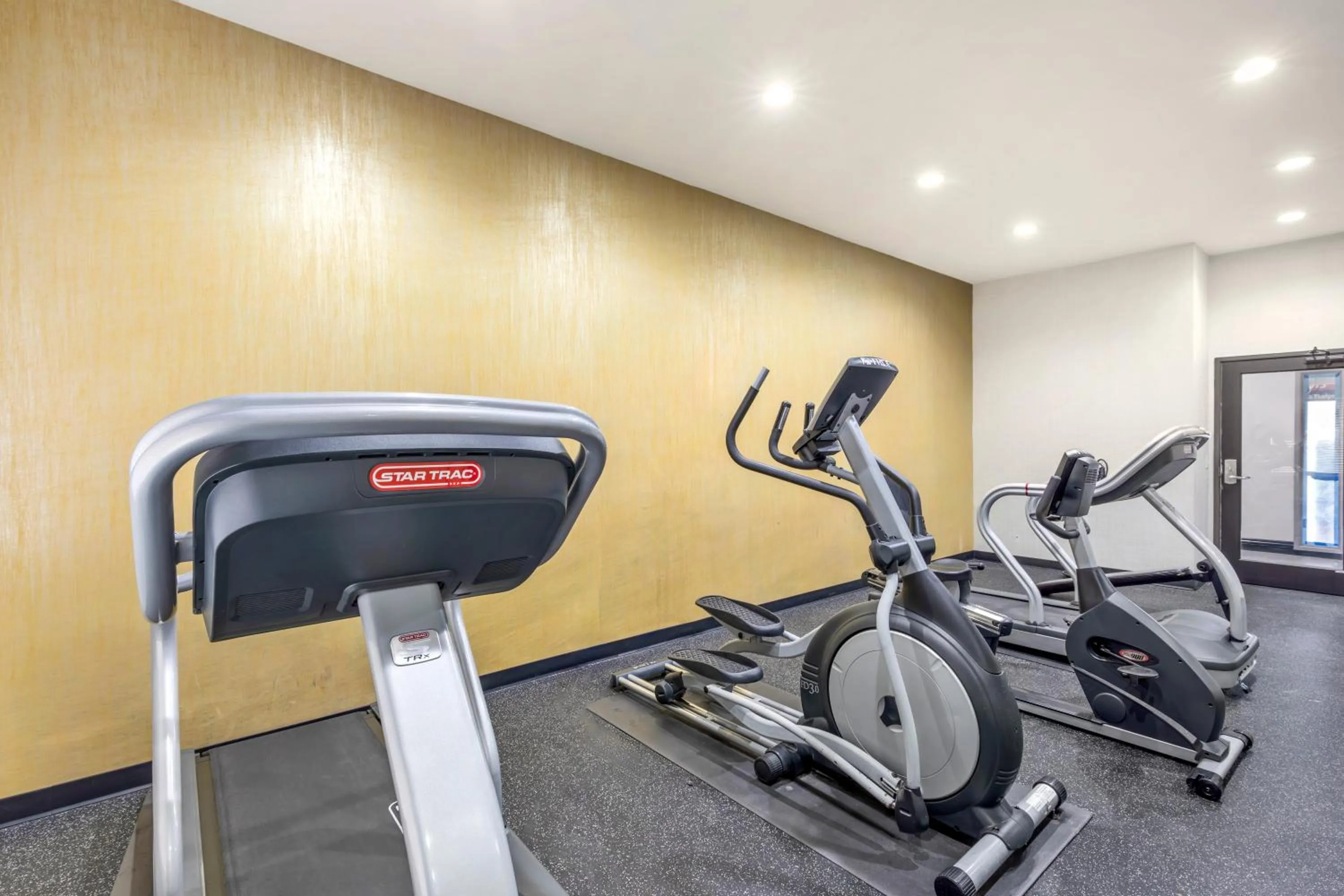 Fitness centre/facilities in Comfort Inn & Suites Irving Las Colinas DFW