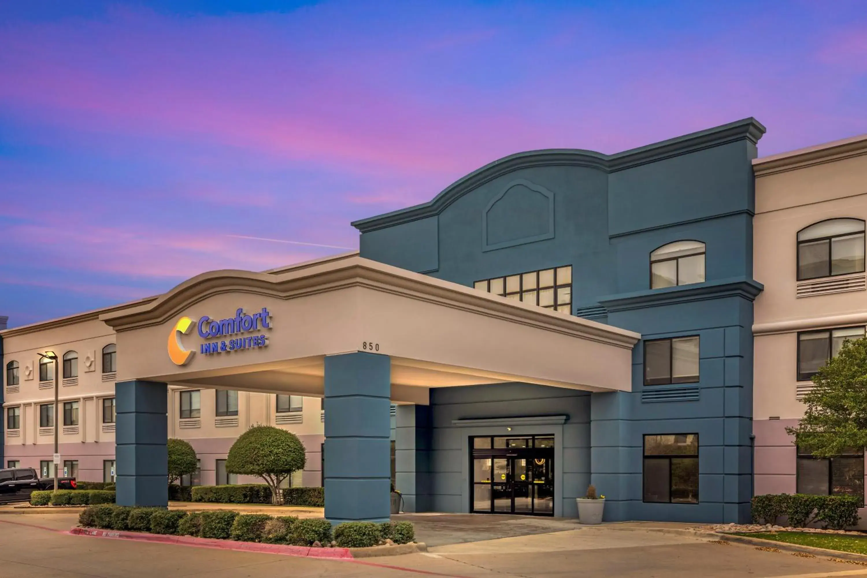 Property building in Comfort Inn & Suites Irving Las Colinas DFW Property building in Comfort Inn & Suites Irving Las Colinas DFW