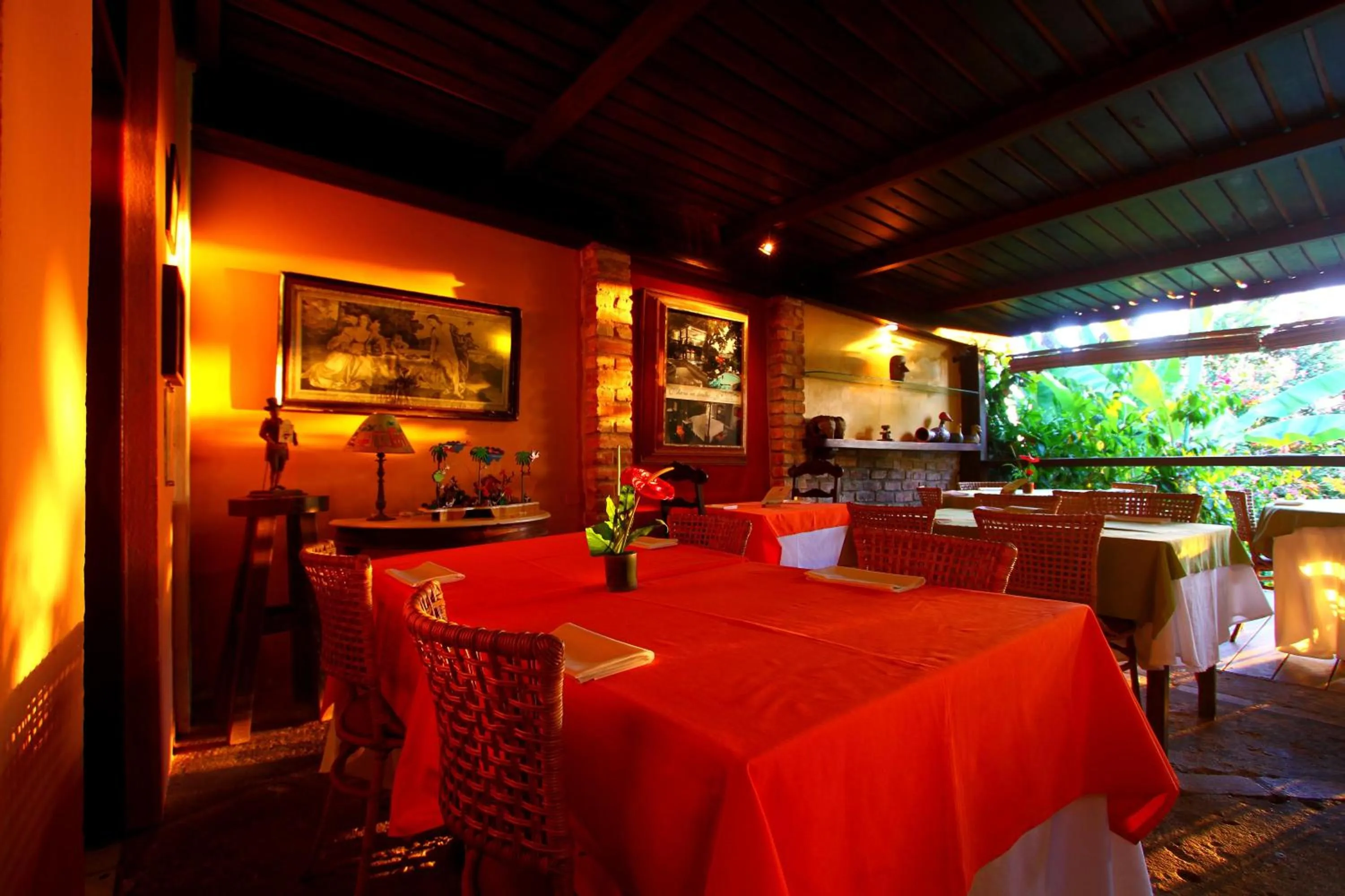 Restaurant/places to eat in Pousada do Amparo