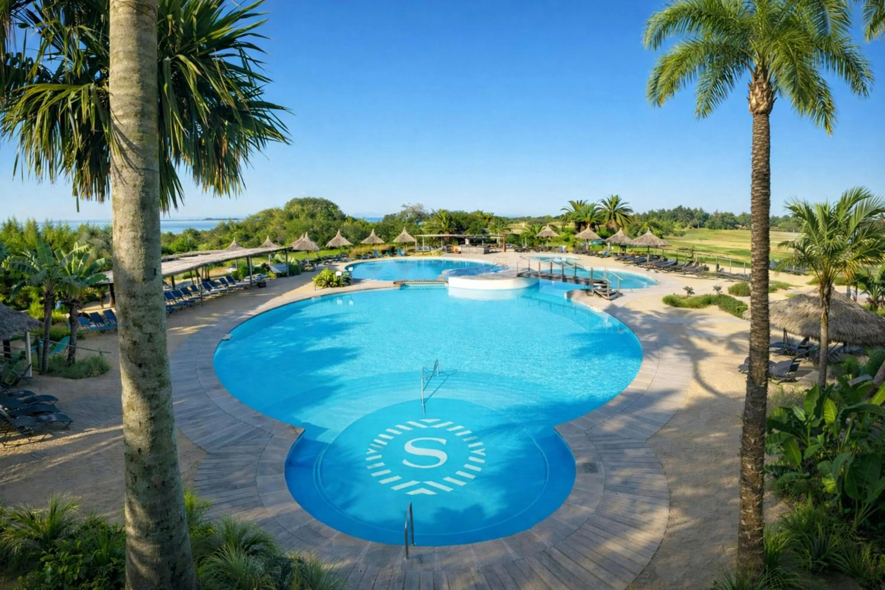 Swimming pool in Sheraton Colonia Golf & Spa Resort