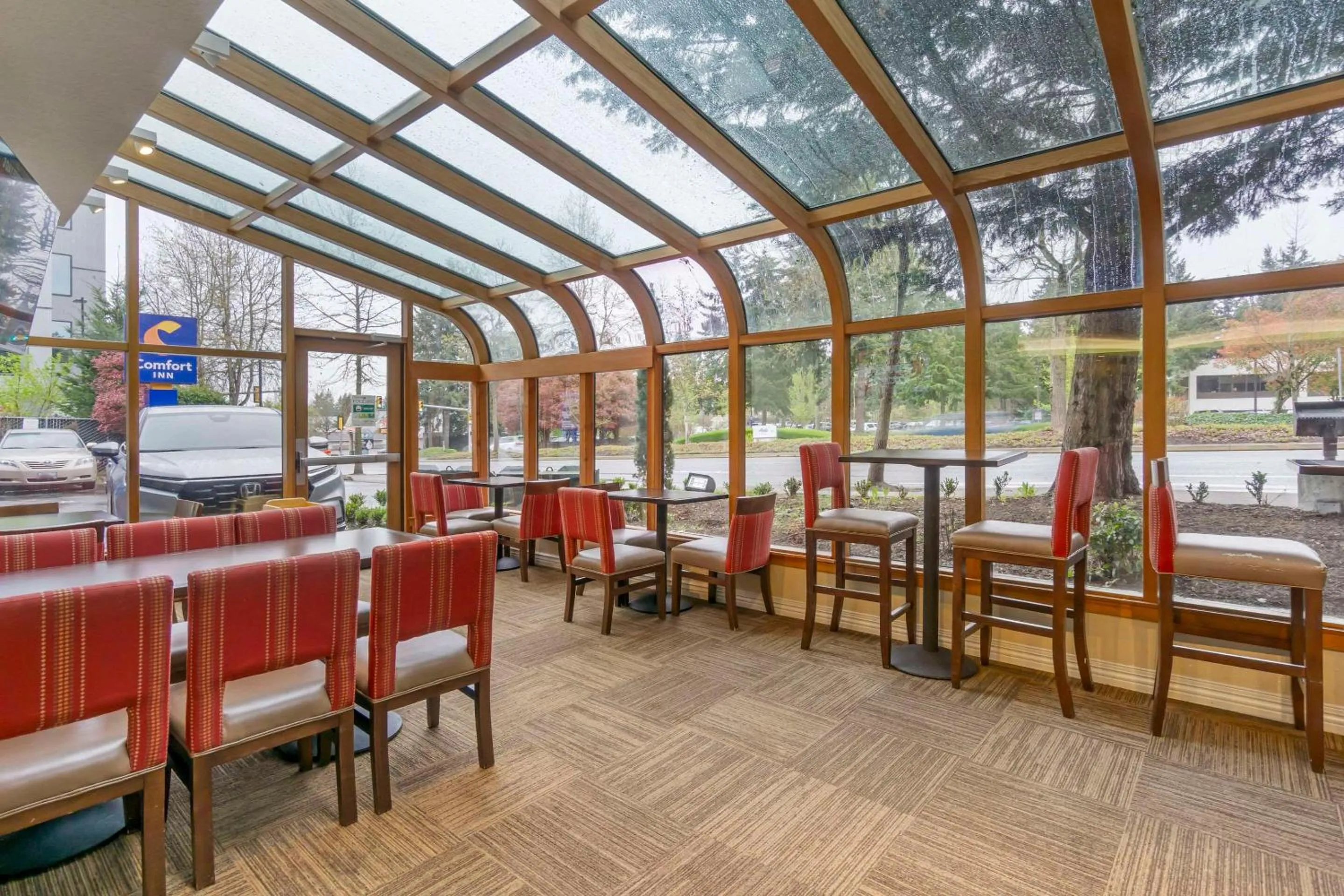 Breakfast in Comfort Inn & Suites Sea-Tac Airport