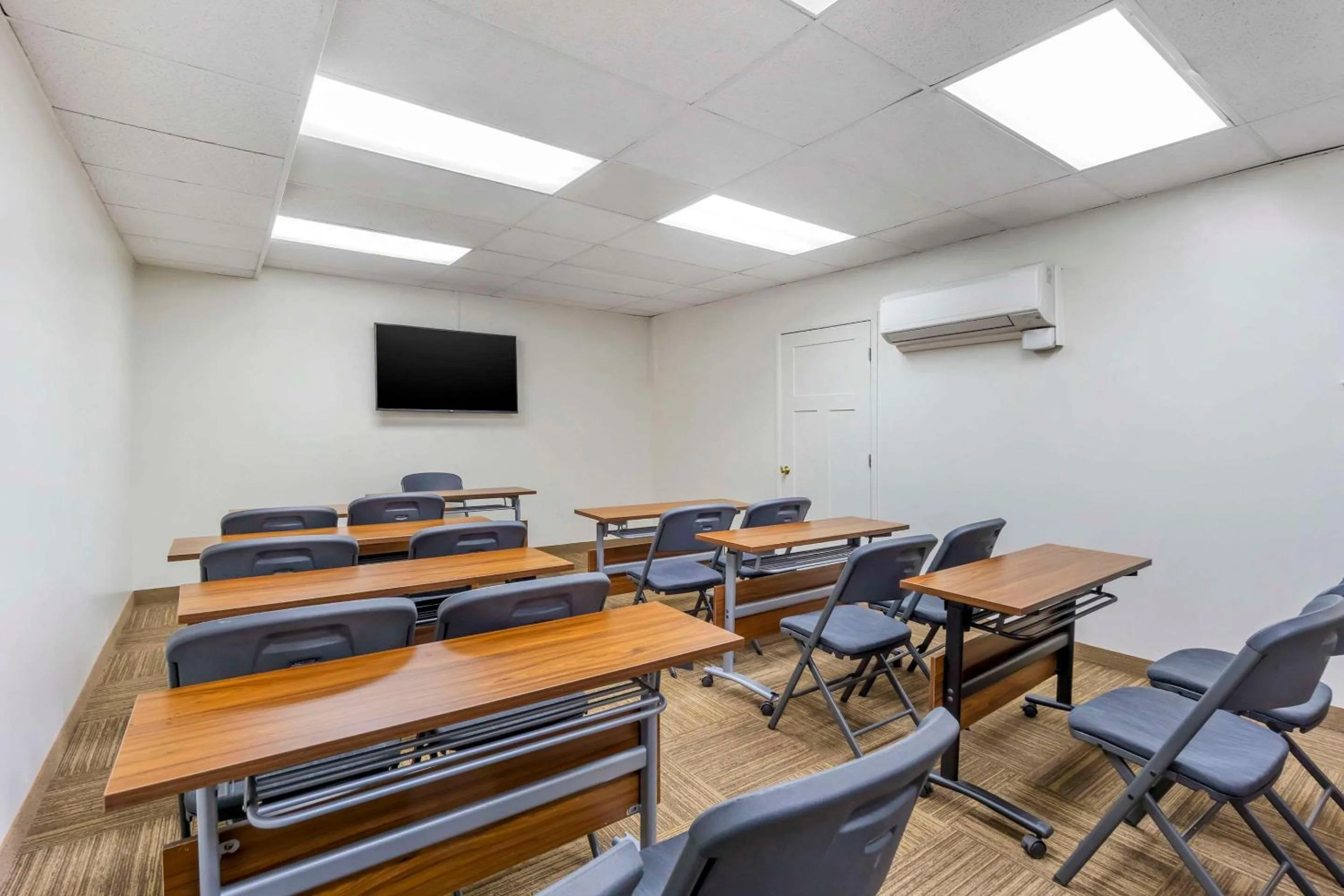 Meeting/conference room in Comfort Inn & Suites Sea-Tac Airport