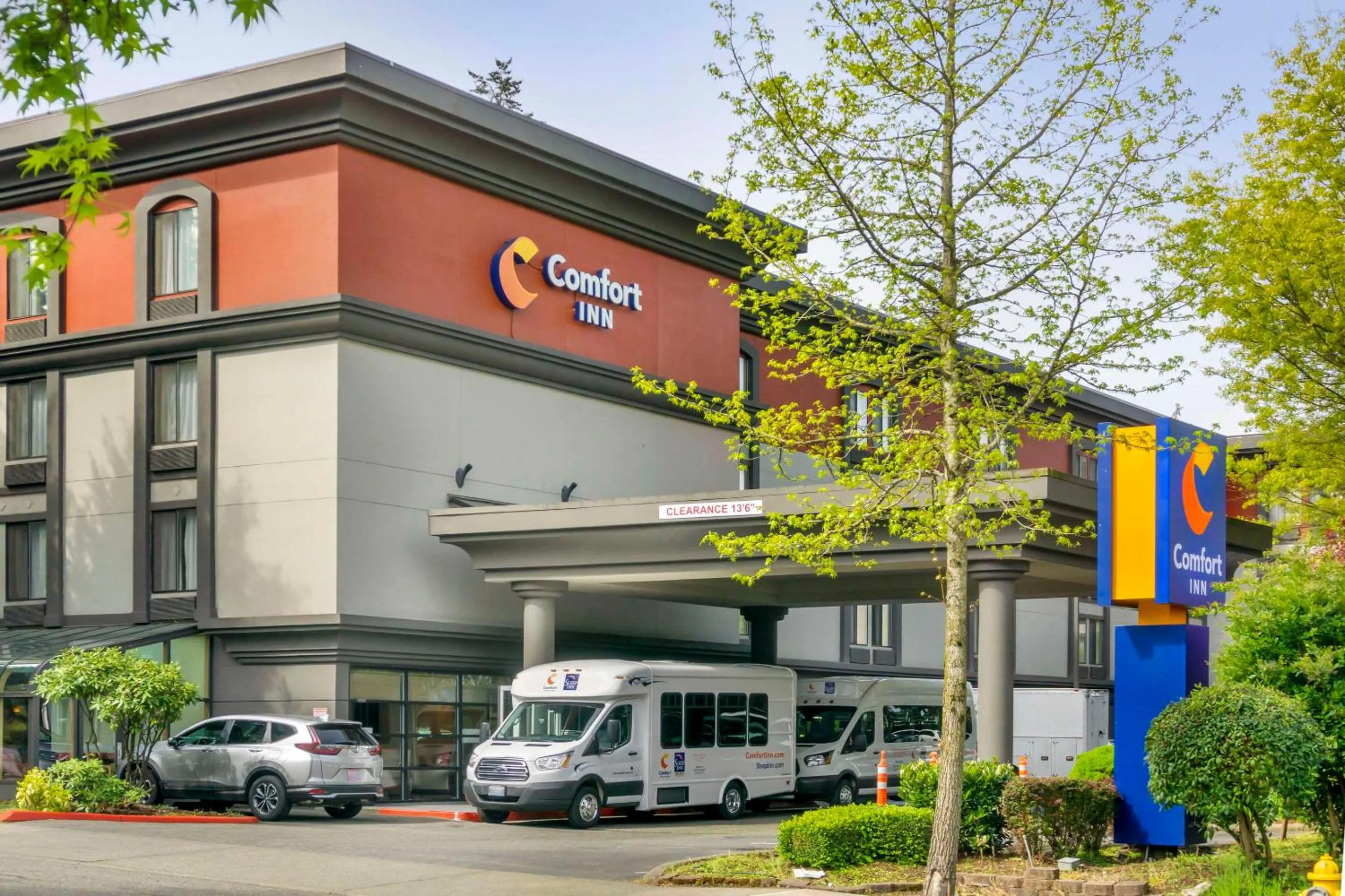 Property building in Comfort Inn & Suites Sea-Tac Airport
