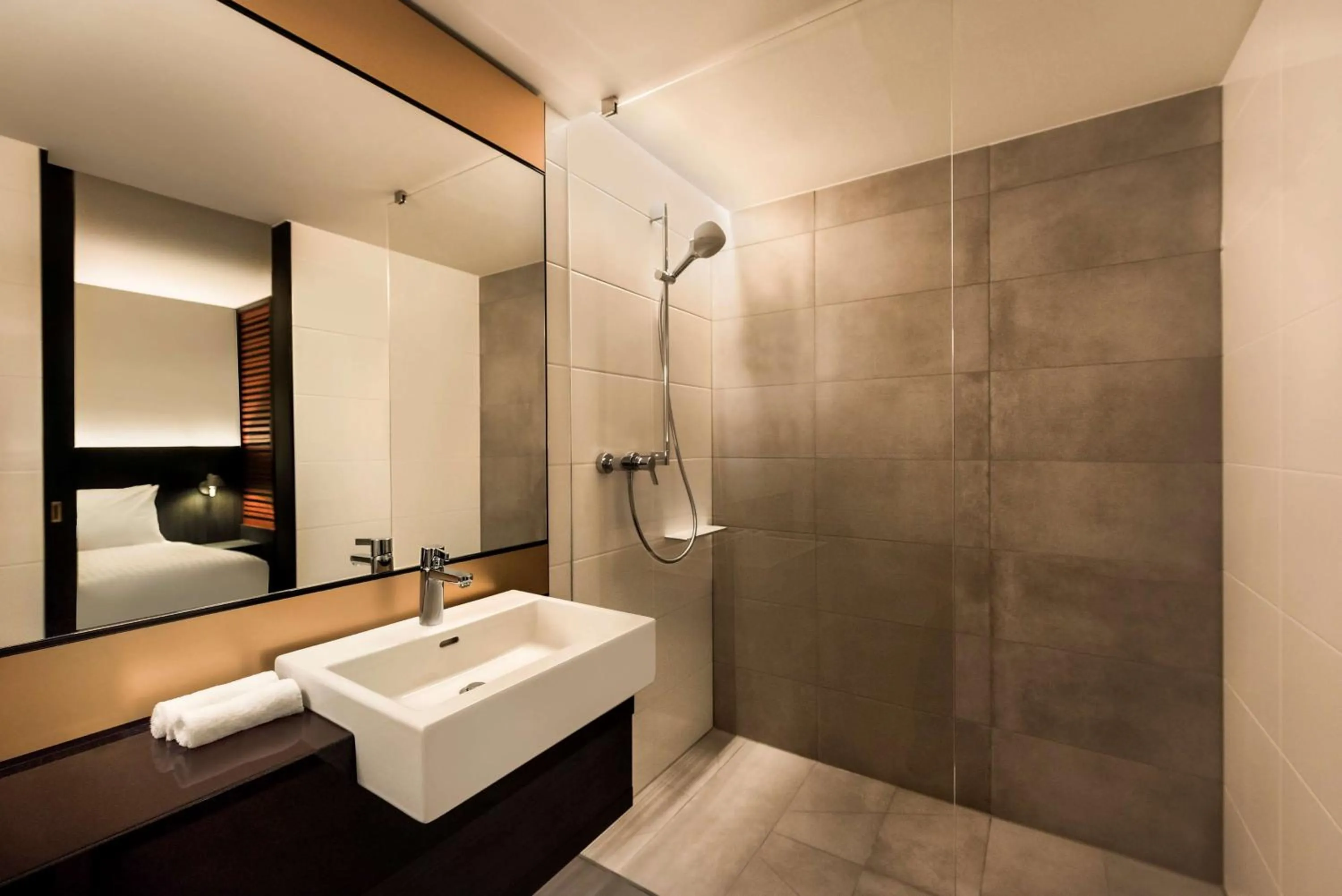 Bathroom, Bed in Adina Apartment Hotel Leipzig