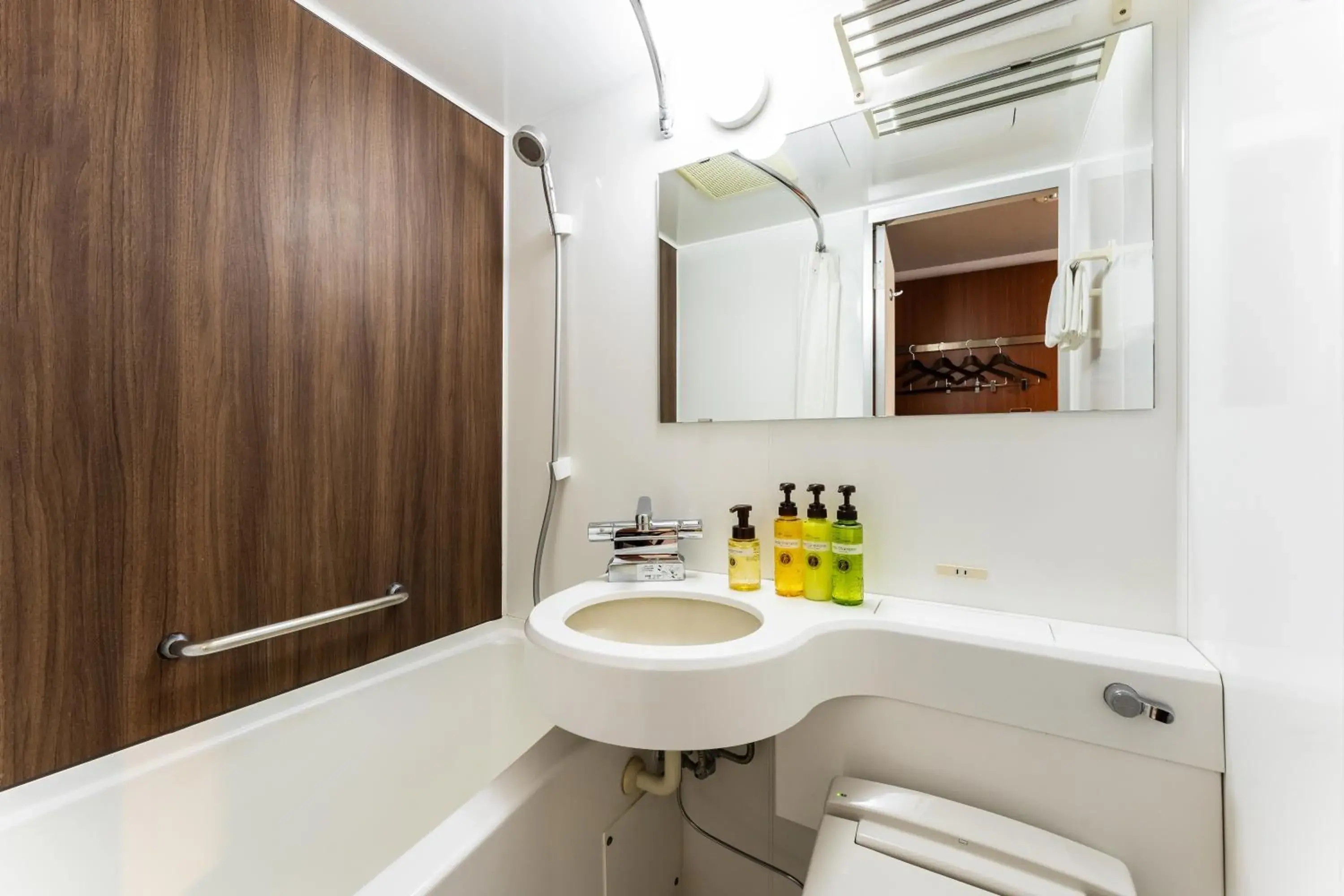 Deluxe Twin Room - Annex - Non-Smoking in HOTEL MYSTAYS Kanazawa Castle Deluxe Twin Room - Annex - Non-Smoking in HOTEL MYSTAYS Kanazawa Castle