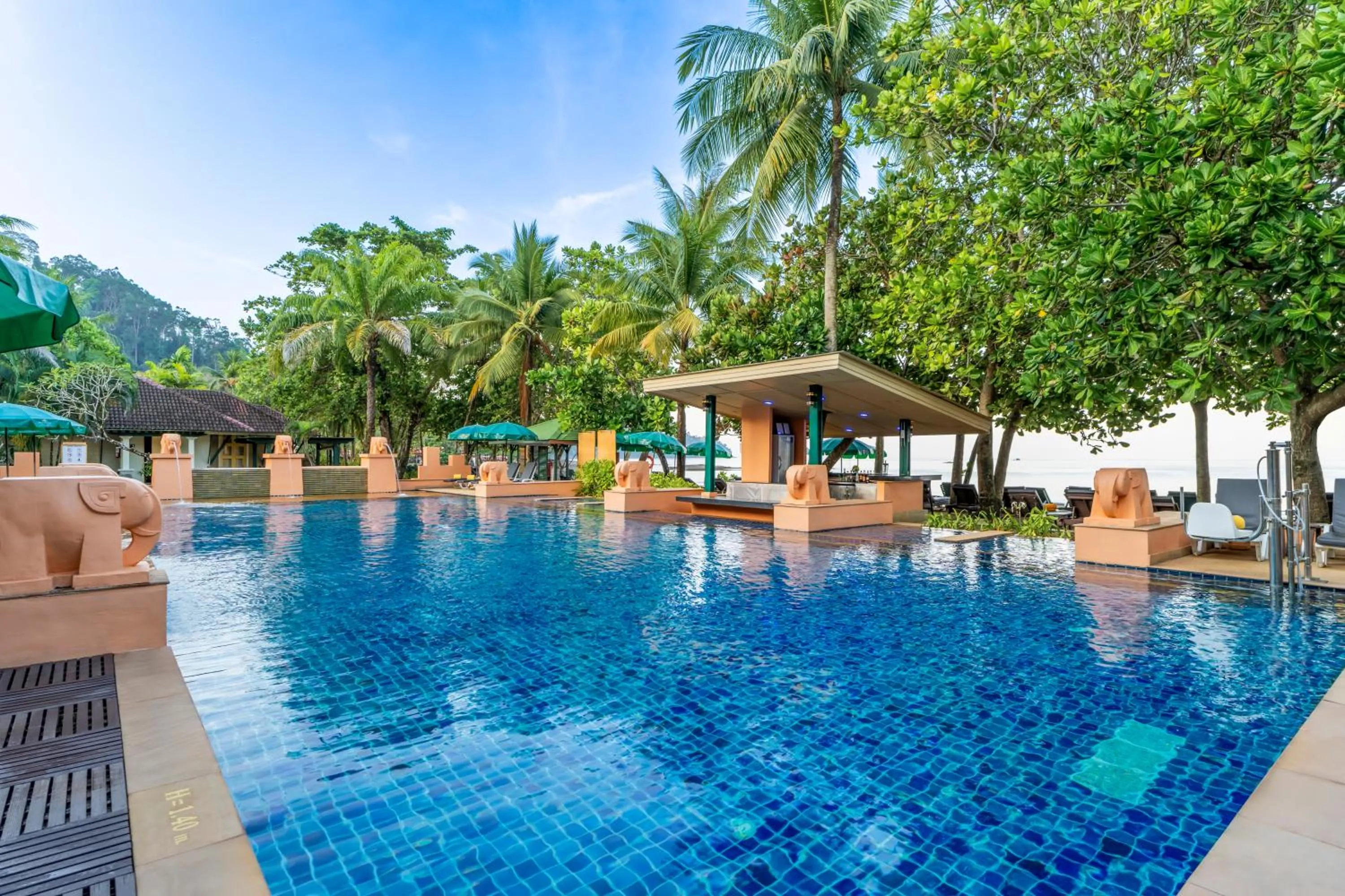 Swimming pool in Baan Khaolak Beach Resort