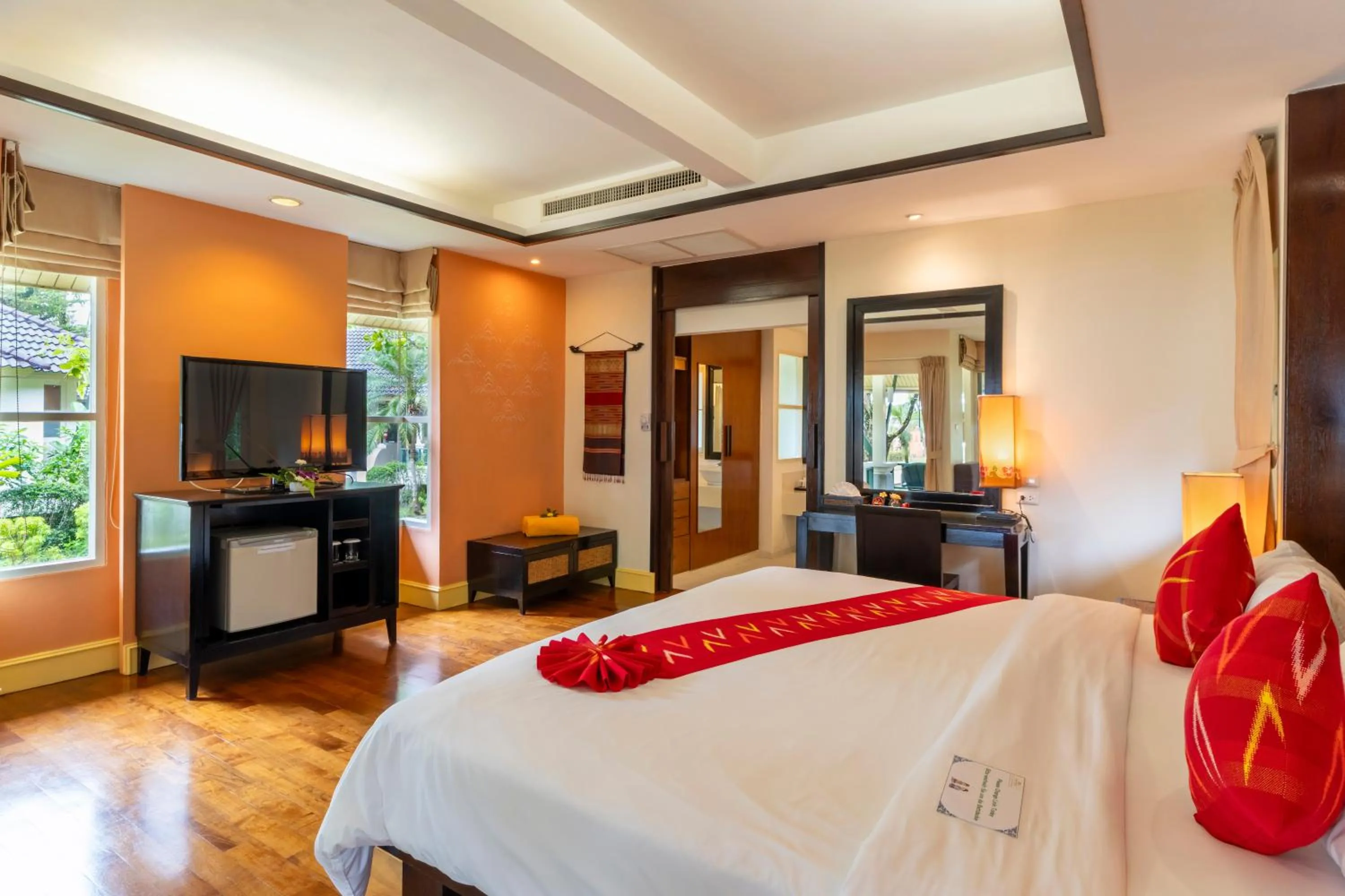 Bed in Baan Khaolak Beach Resort