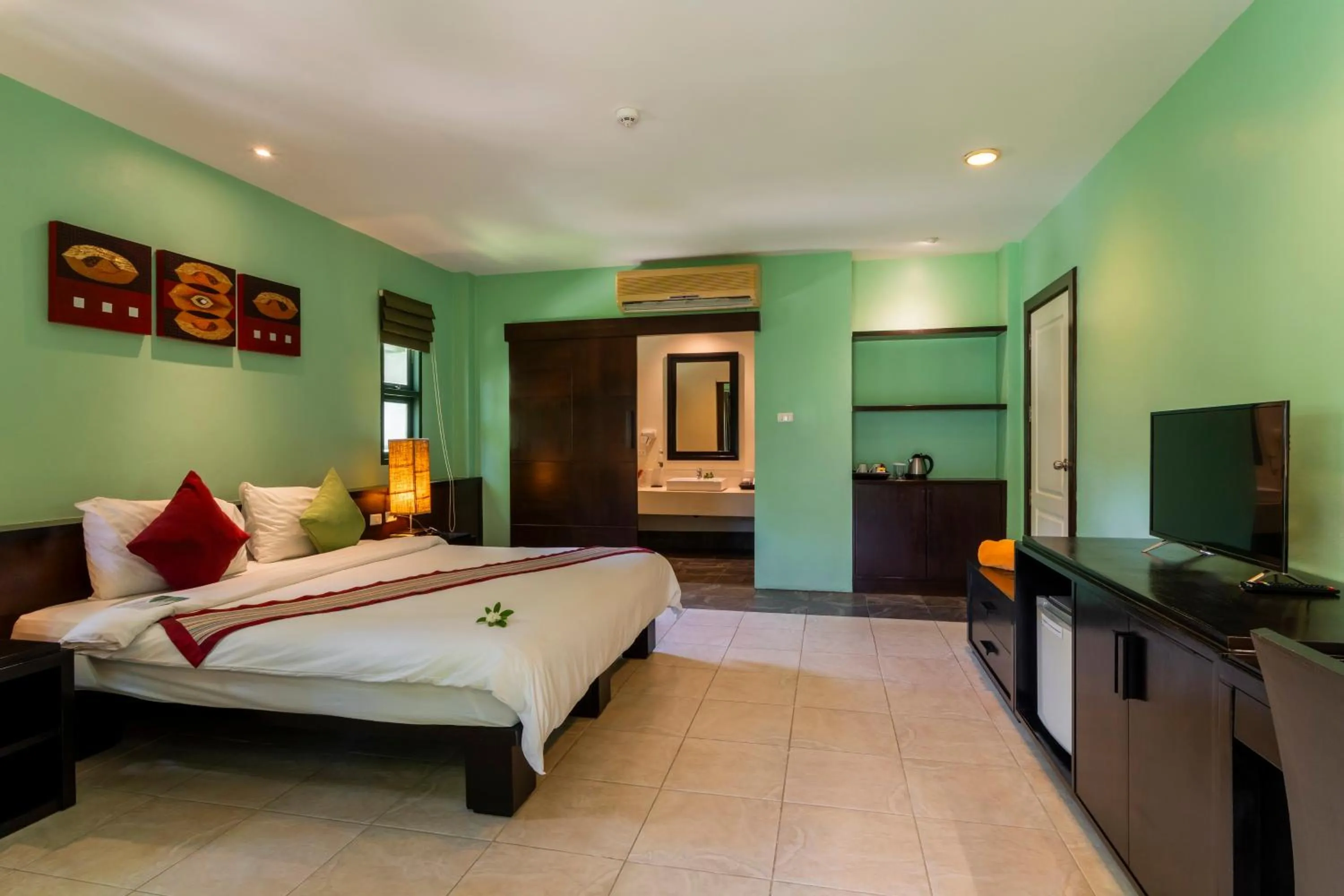 Bed in Baan Khaolak Beach Resort