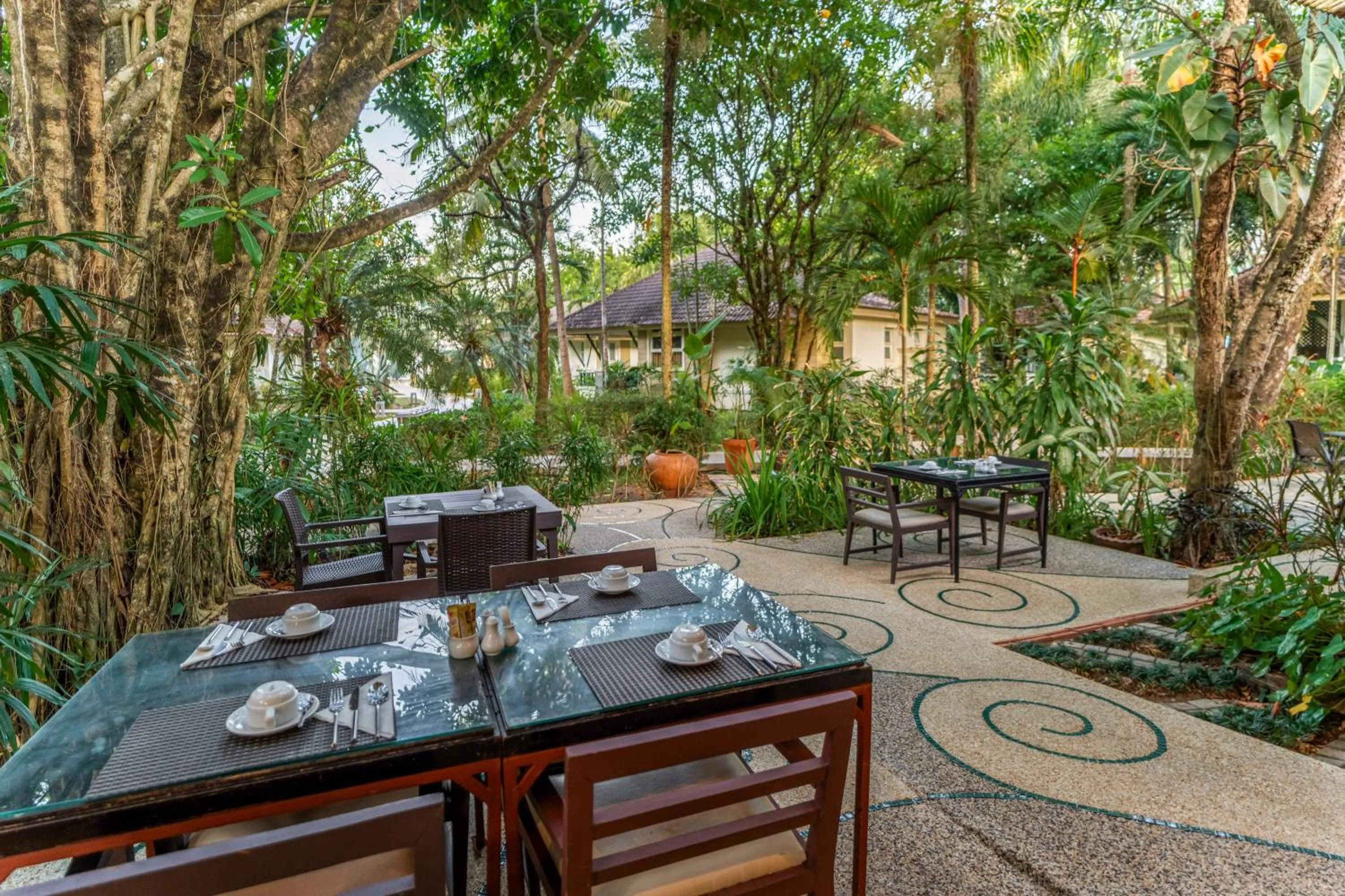 Restaurant/places to eat in Baan Khaolak Beach Resort