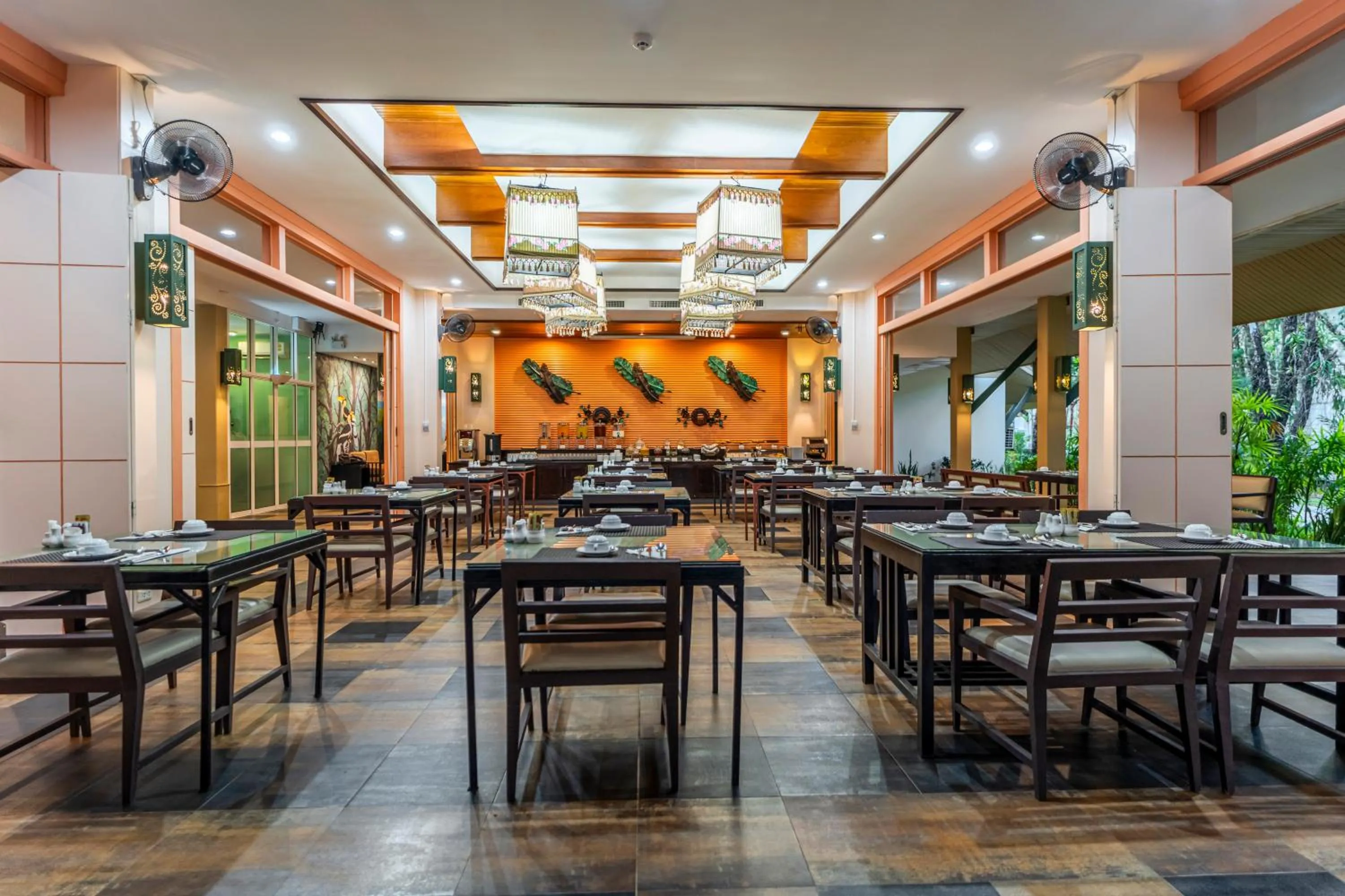 Restaurant/places to eat in Baan Khaolak Beach Resort