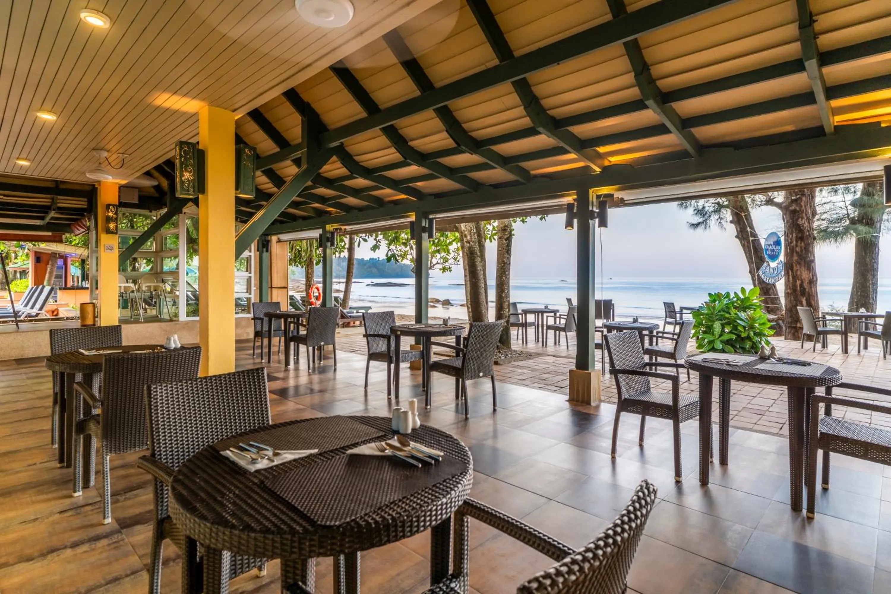 Restaurant/places to eat in Baan Khaolak Beach Resort