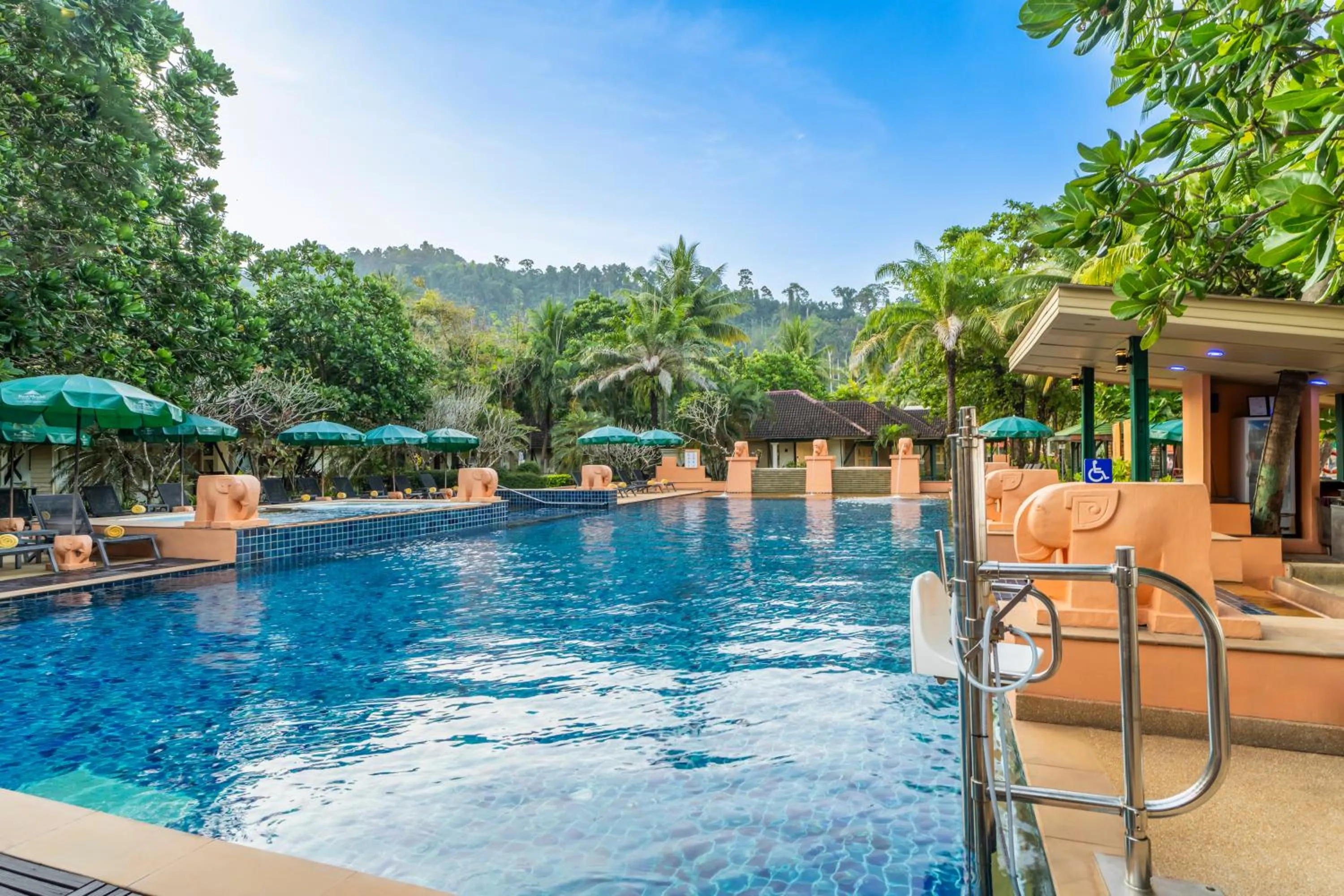 Swimming pool in Baan Khaolak Beach Resort