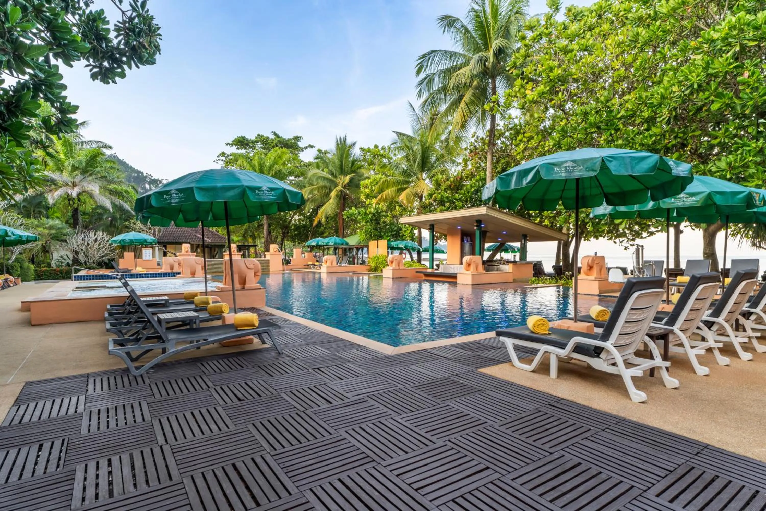 Swimming pool in Baan Khaolak Beach Resort