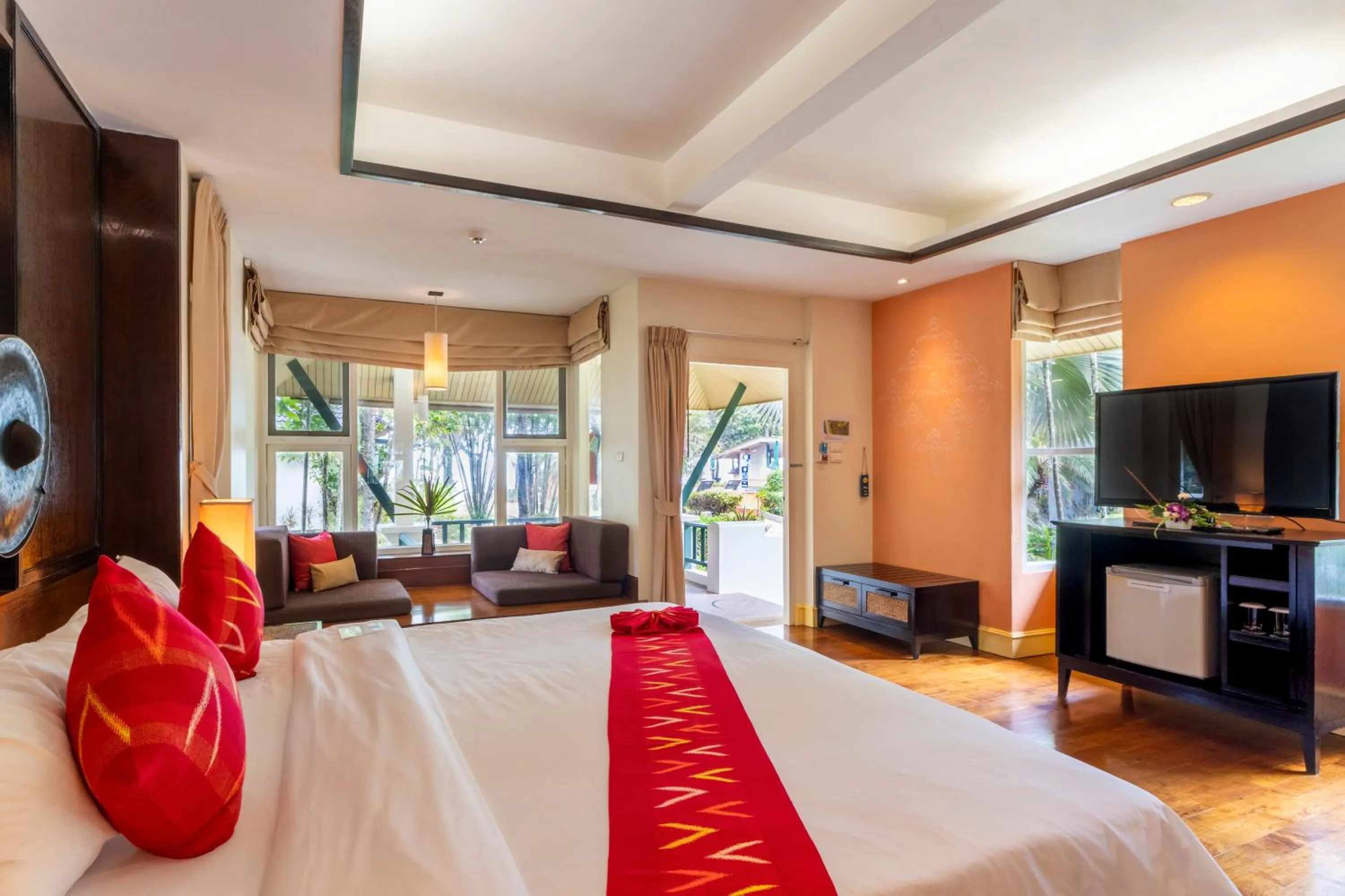 Bed in Baan Khaolak Beach Resort