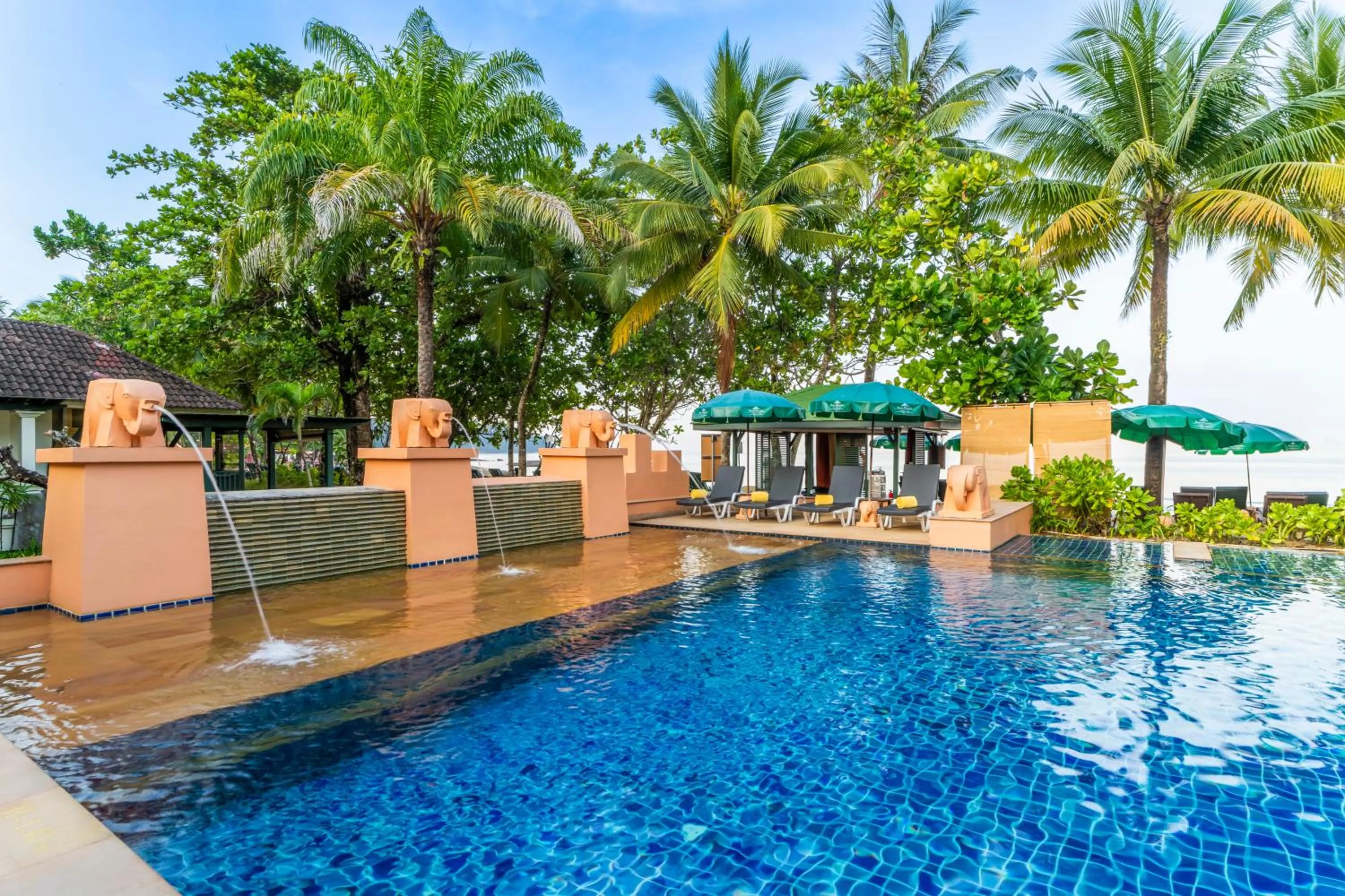 Swimming pool in Baan Khaolak Beach Resort